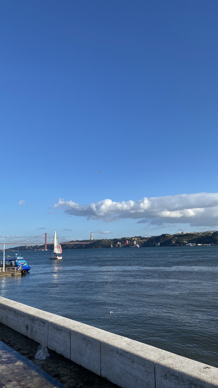 Eau, Ferry, Voie Navigable, Motomarine, Horizon. Wallpaper in 720x1280 Resolution