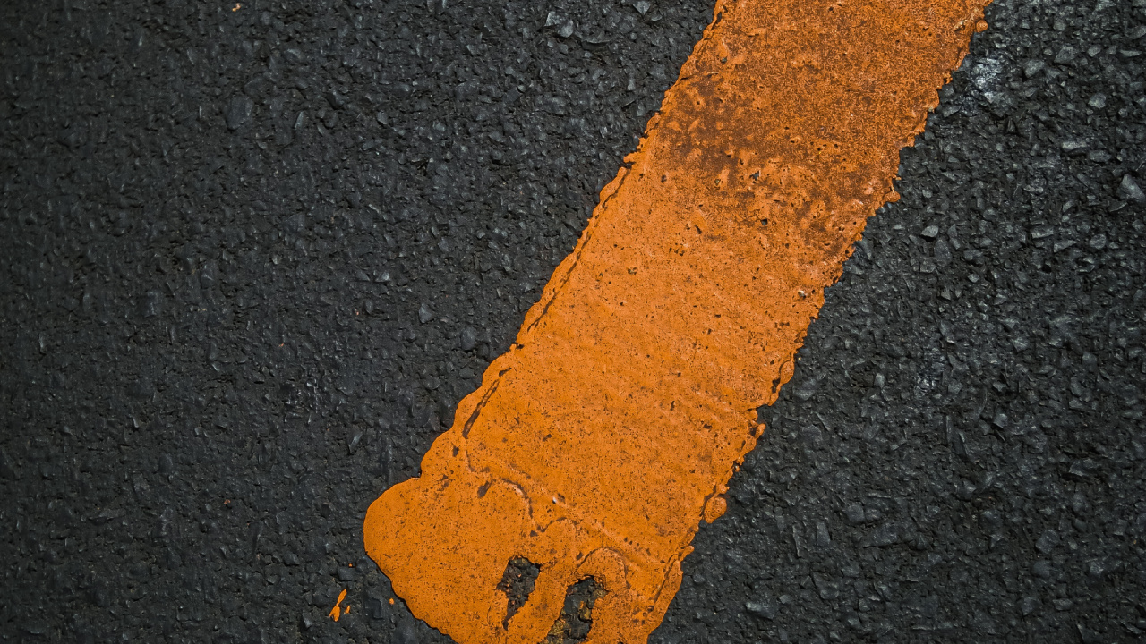 Barre Rectangulaire Jaune Sur Textile Noir. Wallpaper in 1280x720 Resolution