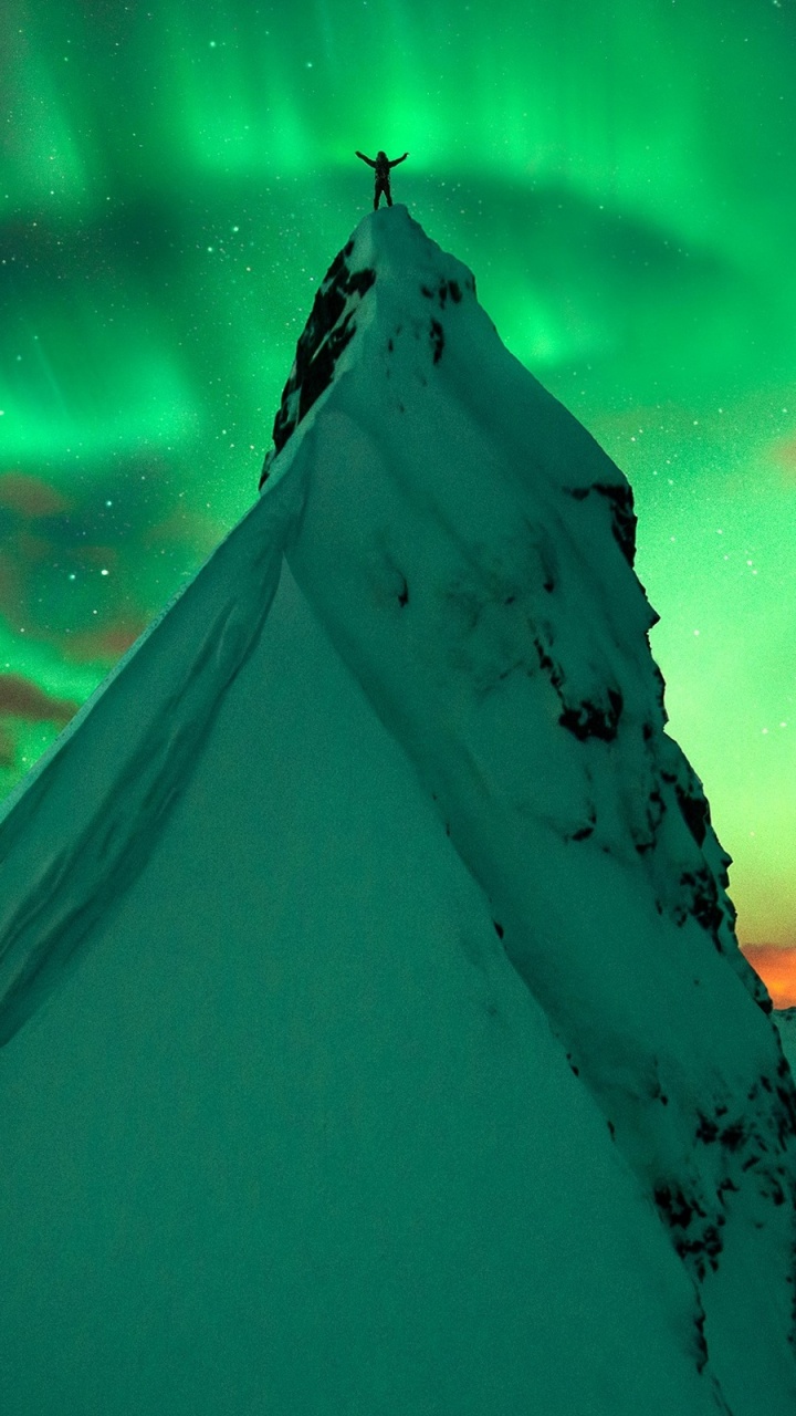 Green Aurora Lights During Night Time. Wallpaper in 720x1280 Resolution