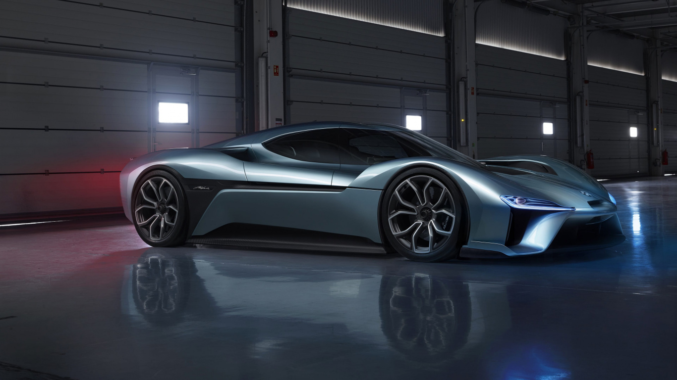 Coupé D'argent Garé Dans un Garage. Wallpaper in 1366x768 Resolution