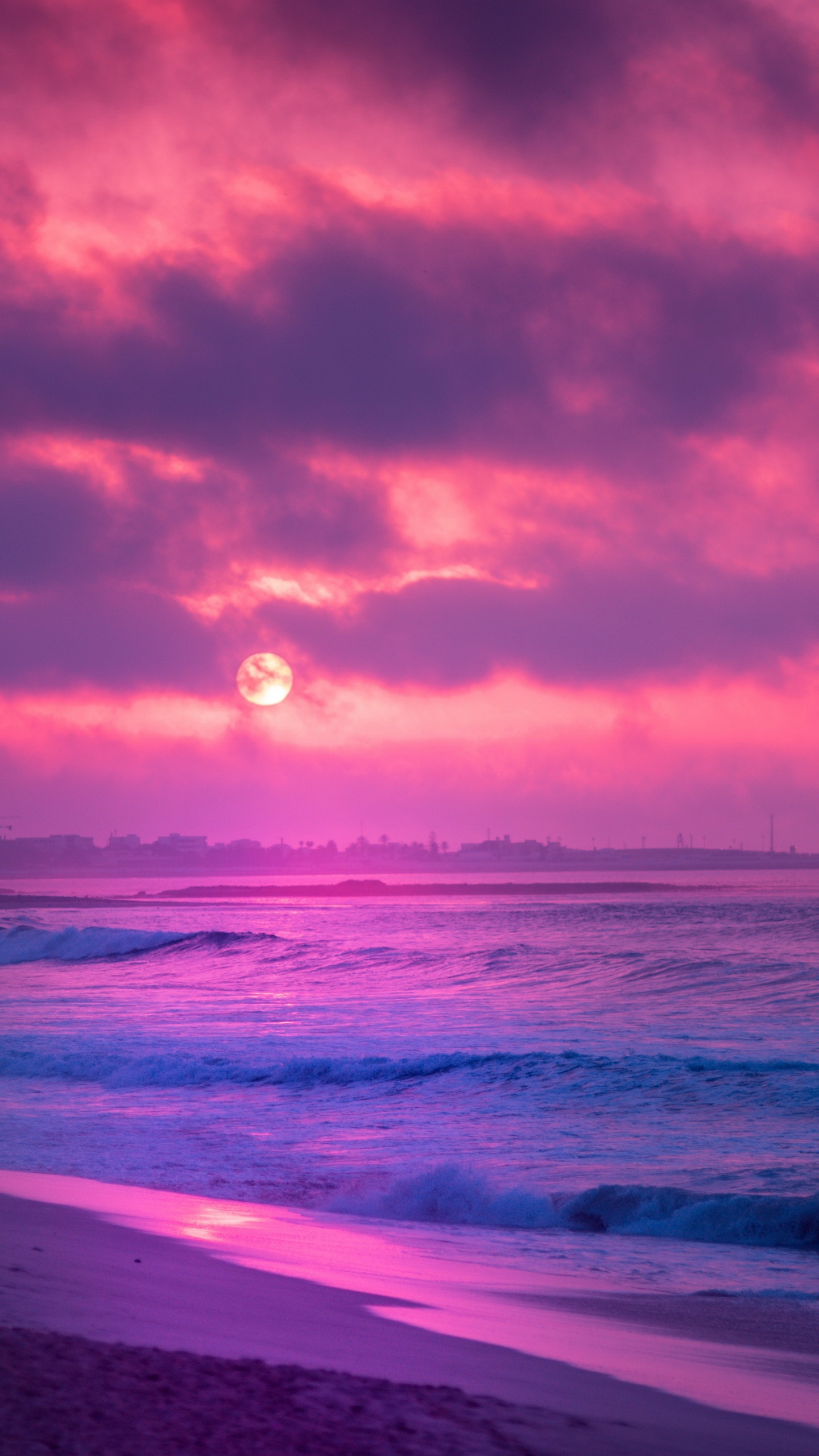 Surfers Paradise Beach, Beach, Sunset, Nature, Sea. Wallpaper in 1440x2560 Resolution