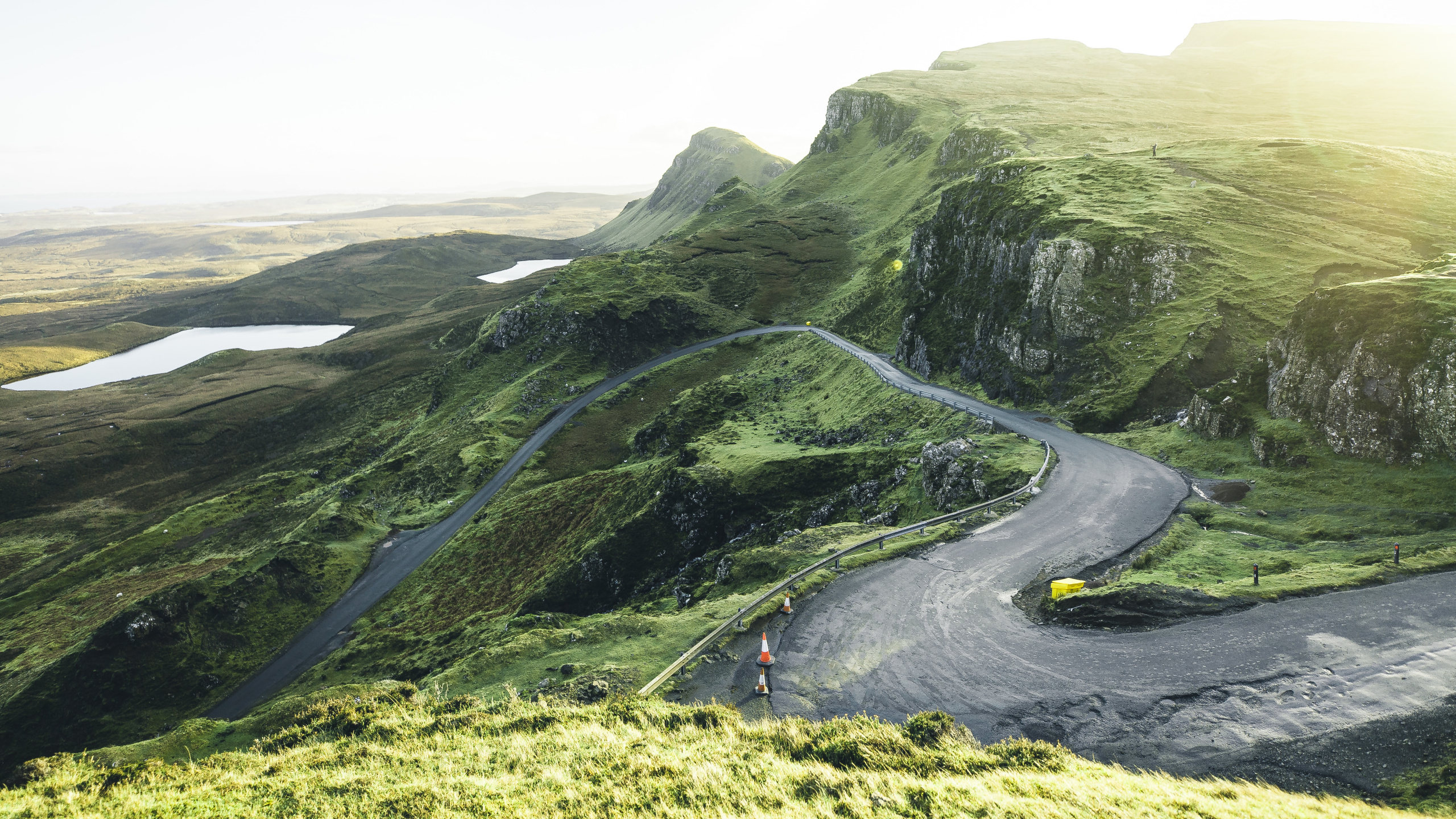 Quiraing, Les Ressources en Eau, Pente, Paysage Naturel, Terrain. Wallpaper in 2560x1440 Resolution