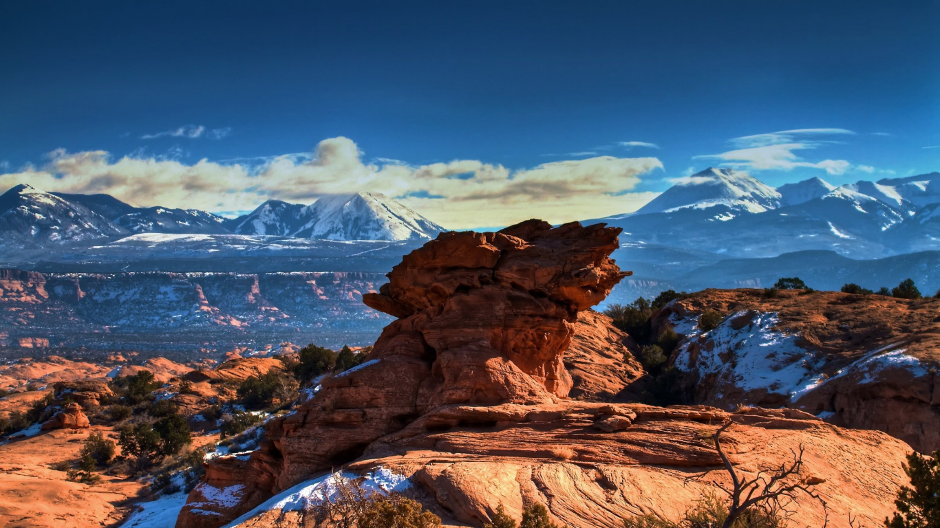 Brown Rocky Mountain Under Blue Sky During Daytime. Wallpaper in 1366x768 Resolution