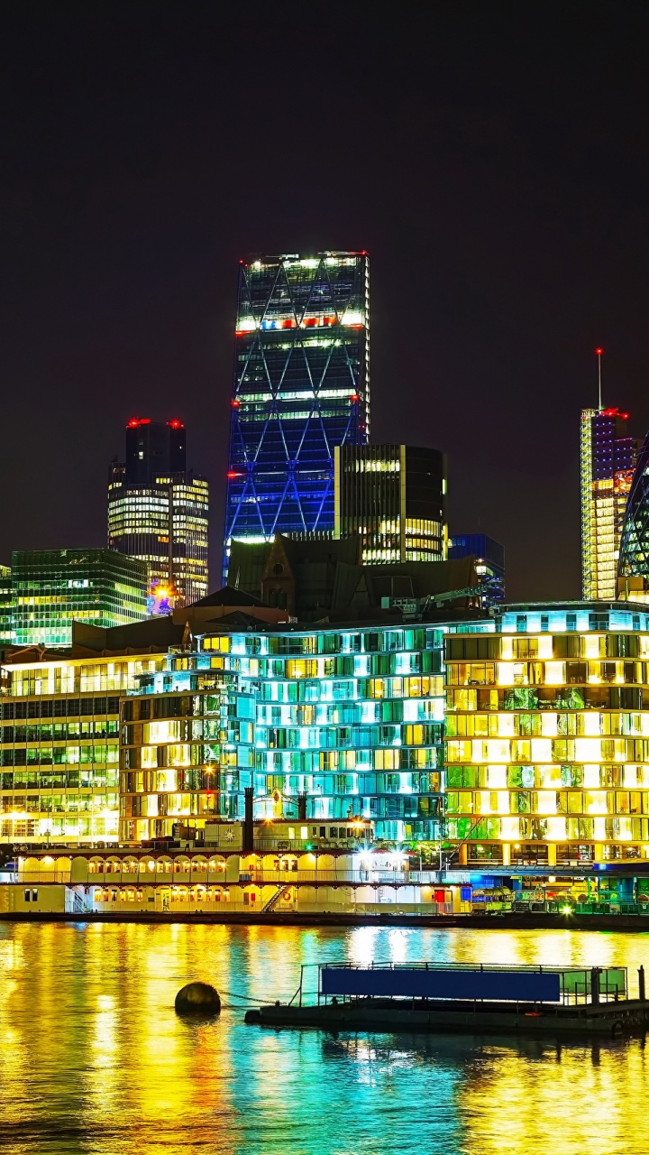 Skyline Der Stadt Bei Nacht Night. Wallpaper in 720x1280 Resolution