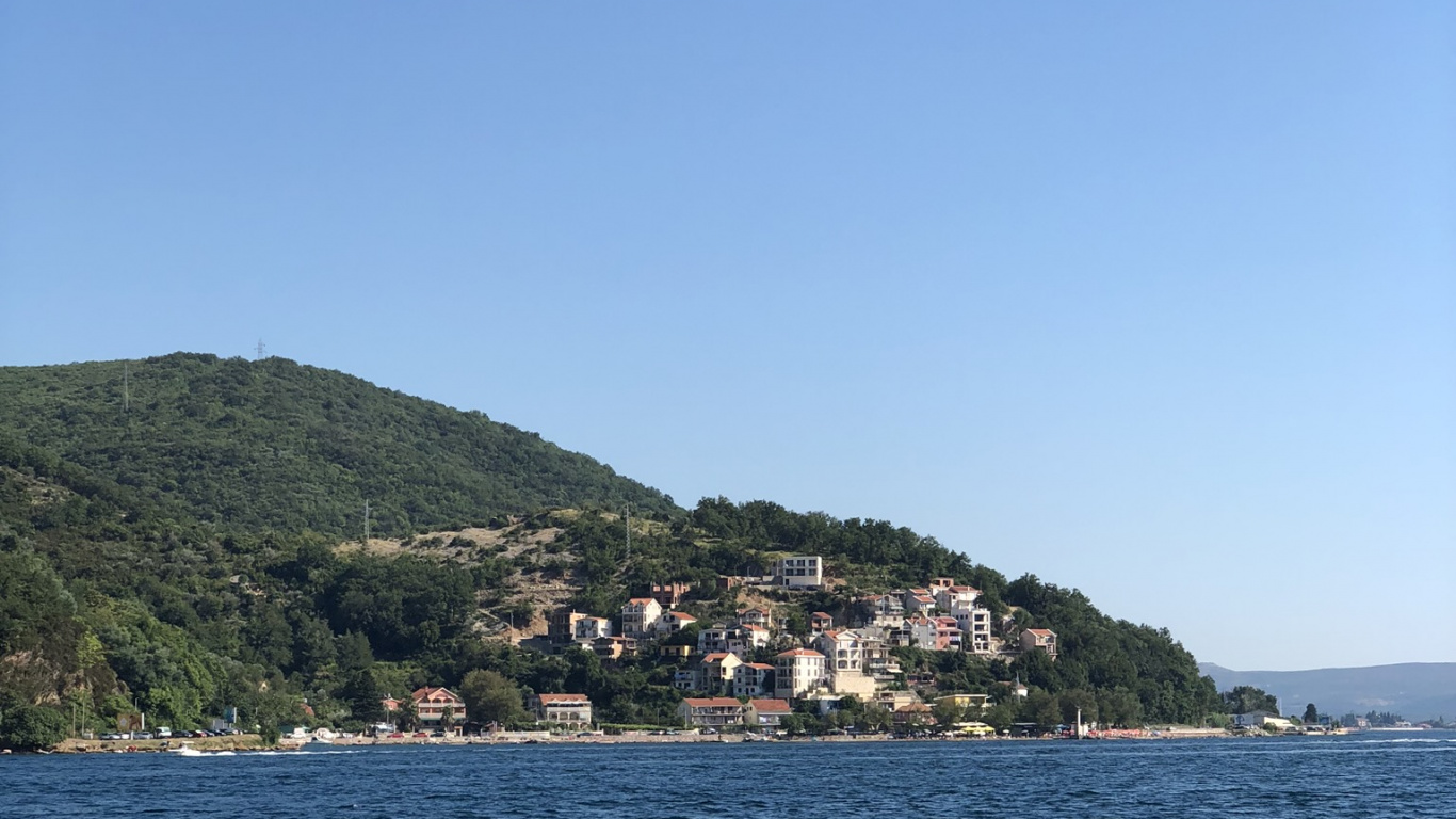 Sea, Body of Water, Mountainous Landforms, Coast, Waterway. Wallpaper in 1366x768 Resolution