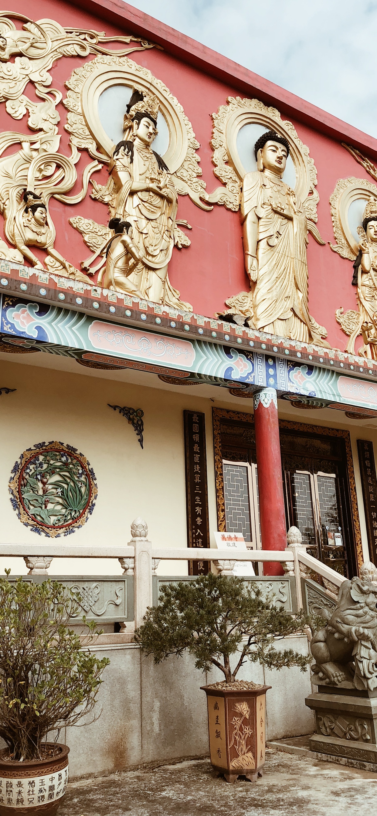 Facade, Flowerpot, Sculpture, Landmark, Houseplant. Wallpaper in 1242x2688 Resolution