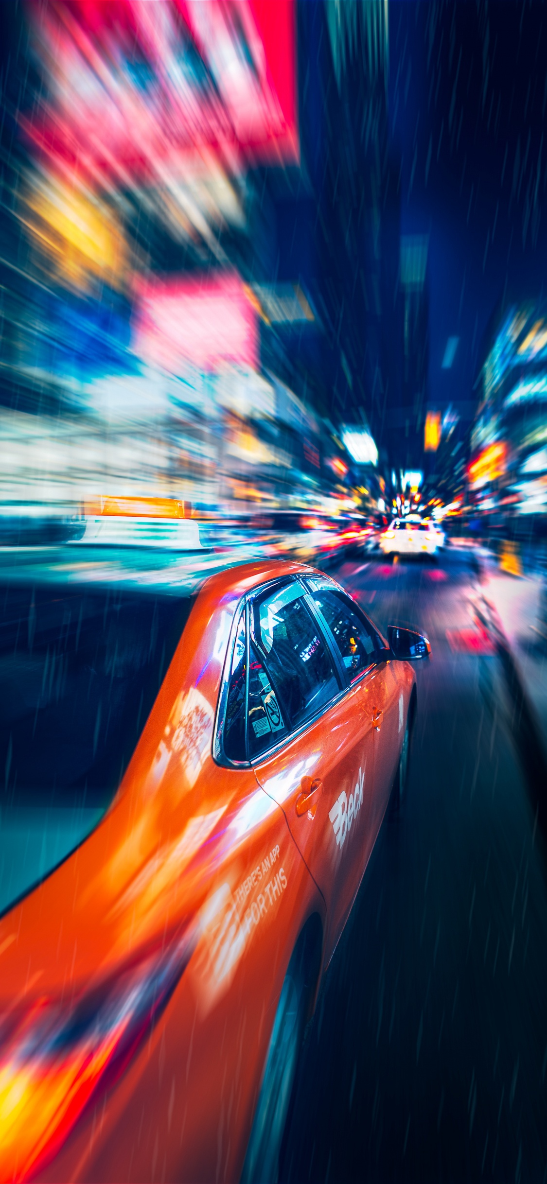 Voiture Rouge Sur Route Pendant la Nuit. Wallpaper in 1125x2436 Resolution