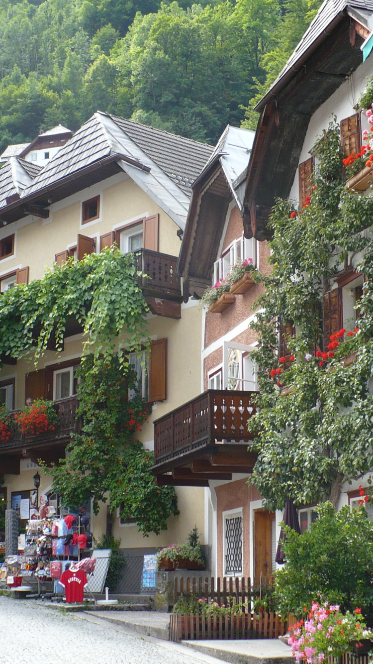 Personnes Assises Sur un Banc Près D'un Bâtiment en Béton Marron et Blanc Pendant la Journée. Wallpaper in 750x1334 Resolution
