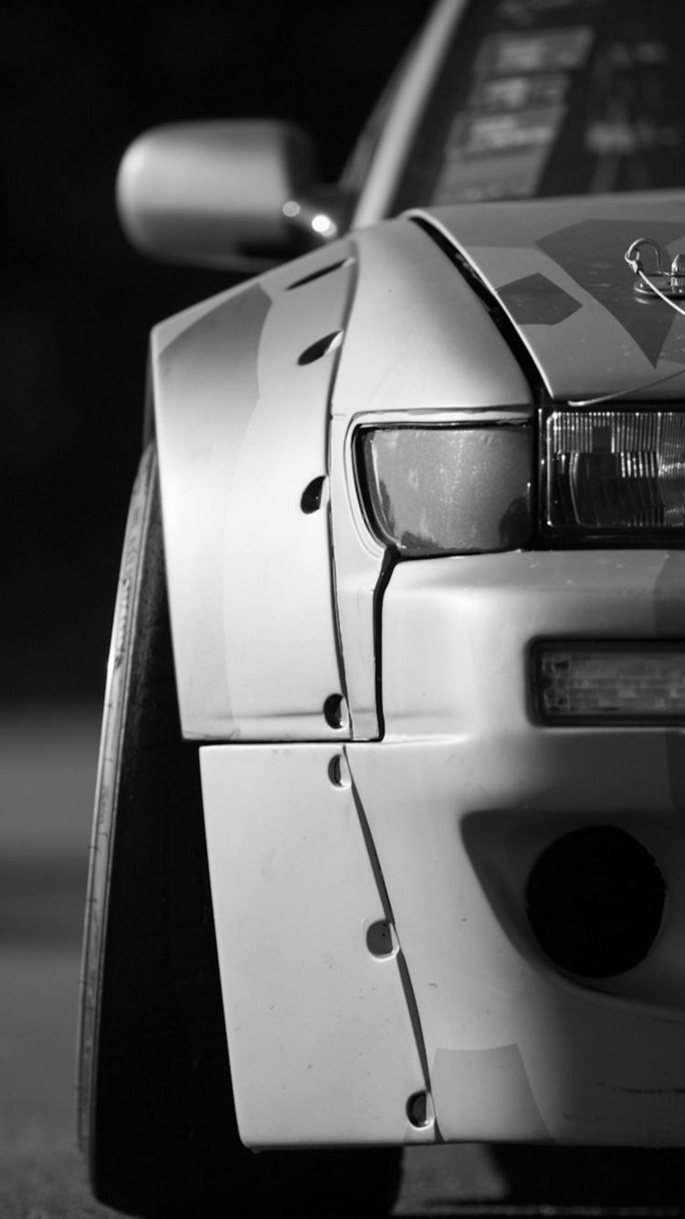 Photo en Niveaux de Gris de Voiture Sur Route. Wallpaper in 750x1334 Resolution