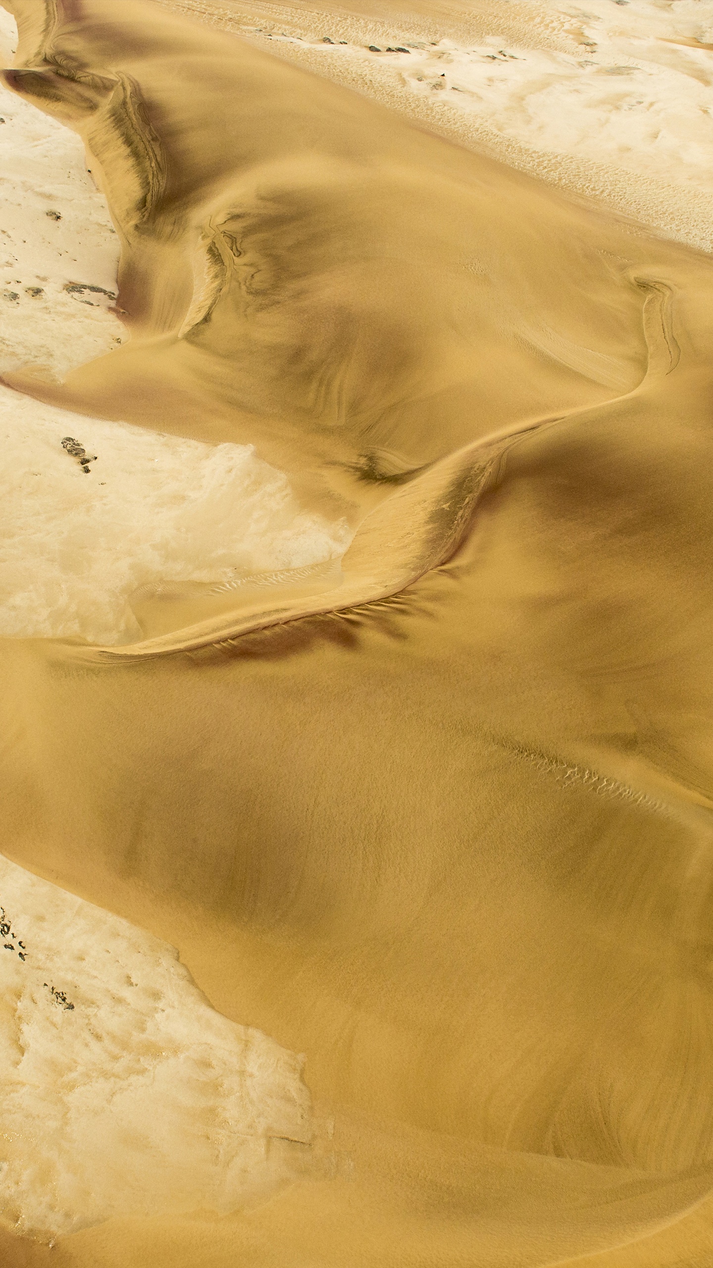 Brauner Sand Mit Weißem Sand. Wallpaper in 1440x2560 Resolution