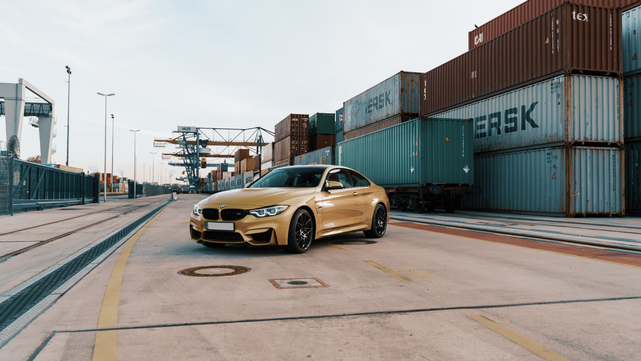 Porsche 911 Jaune Garée Sur la Route Près du Bâtiment Pendant la Journée. Wallpaper in 1280x720 Resolution