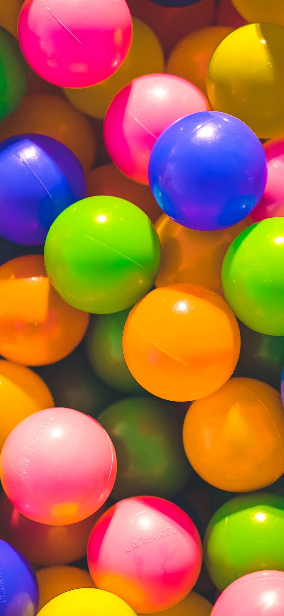 Farben Ball, Farbwert, Bällebad, Ball, Ball Pit Ball. Wallpaper in 1125x2436 Resolution