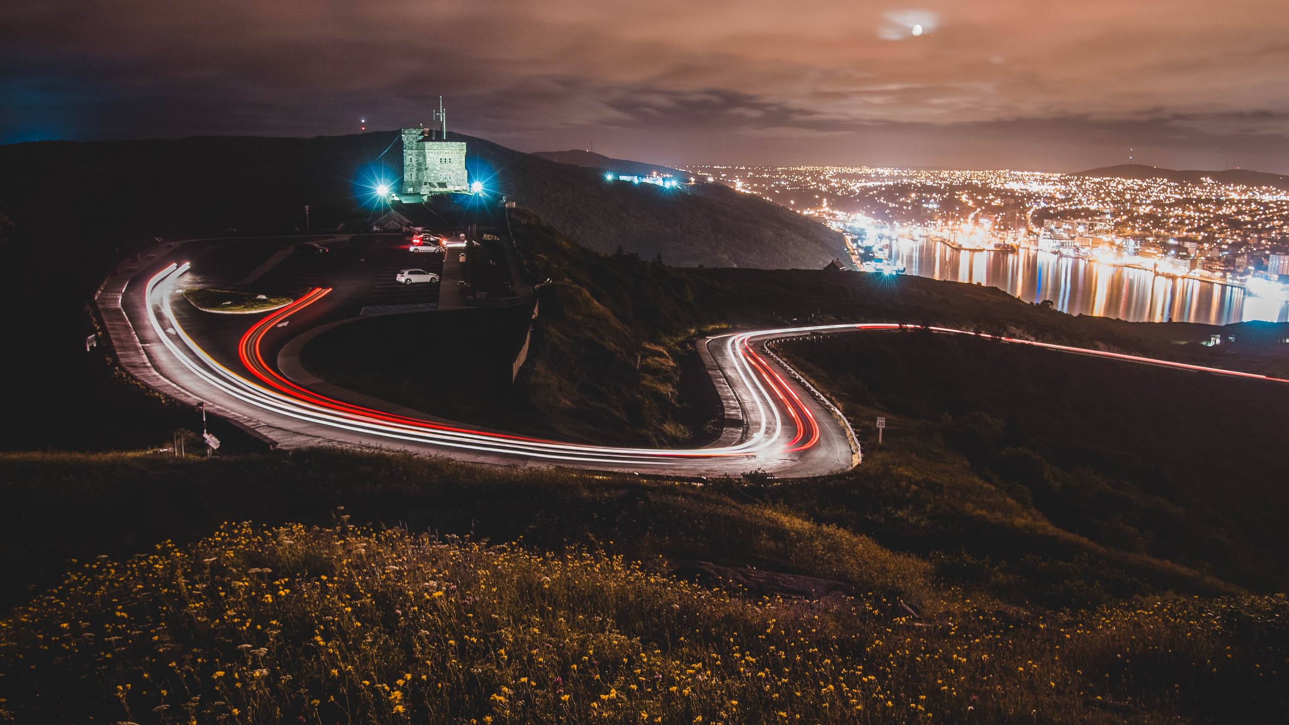 Fotografía de Lapso de Tiempo de Automóviles en la Carretera Durante la Noche. Wallpaper in 2560x1440 Resolution