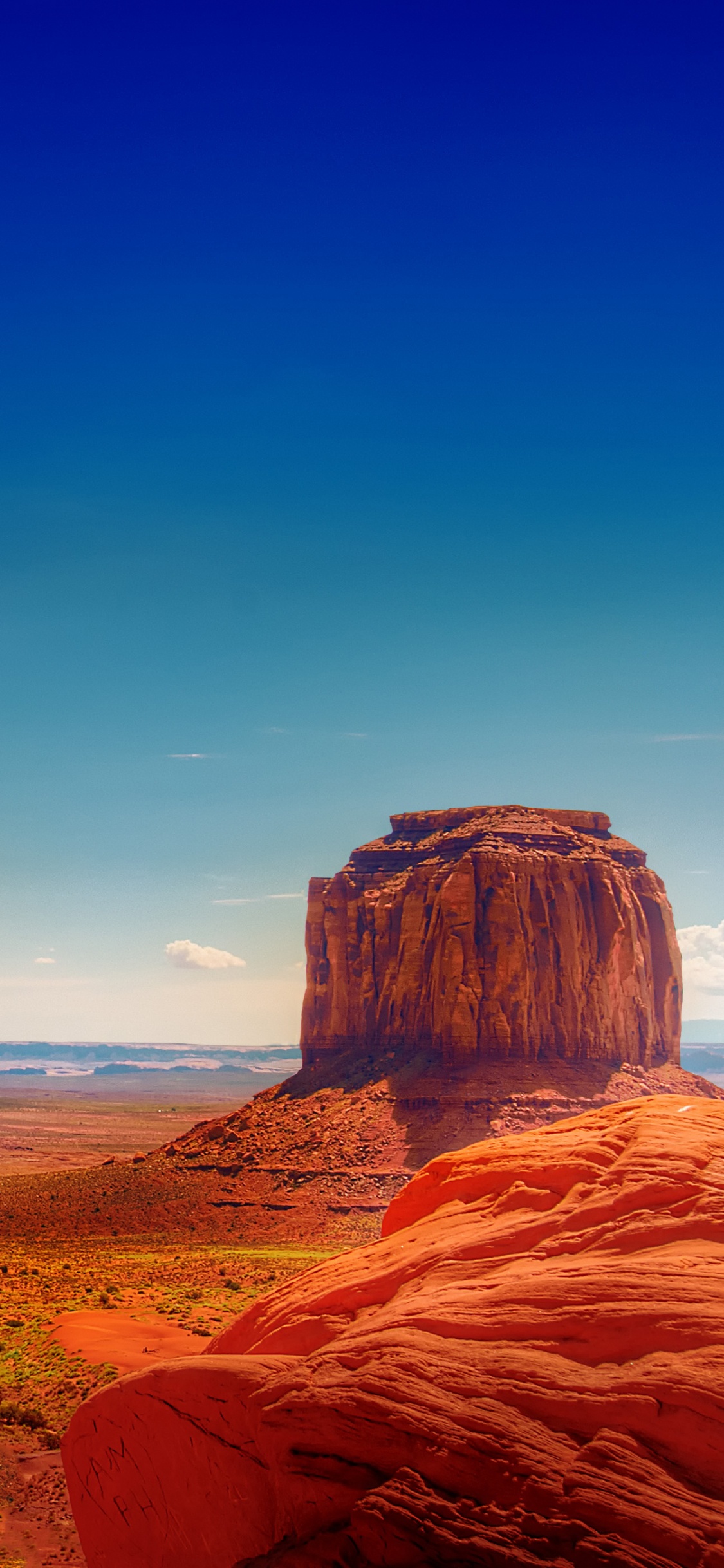 Brown Rock Formation Near Body of Water During Daytime. Wallpaper in 1125x2436 Resolution