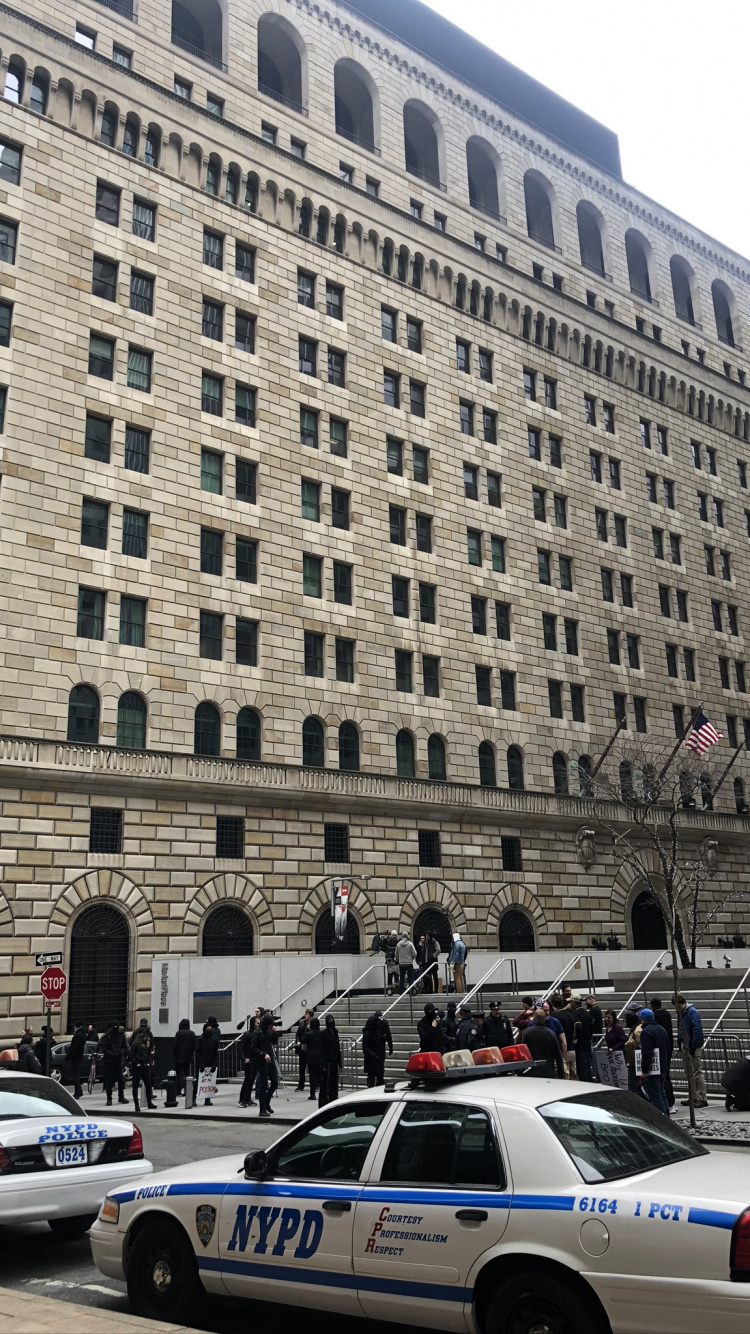 Police, la Ville de New York, Roue, Fenêtre, Roi. Wallpaper in 750x1334 Resolution