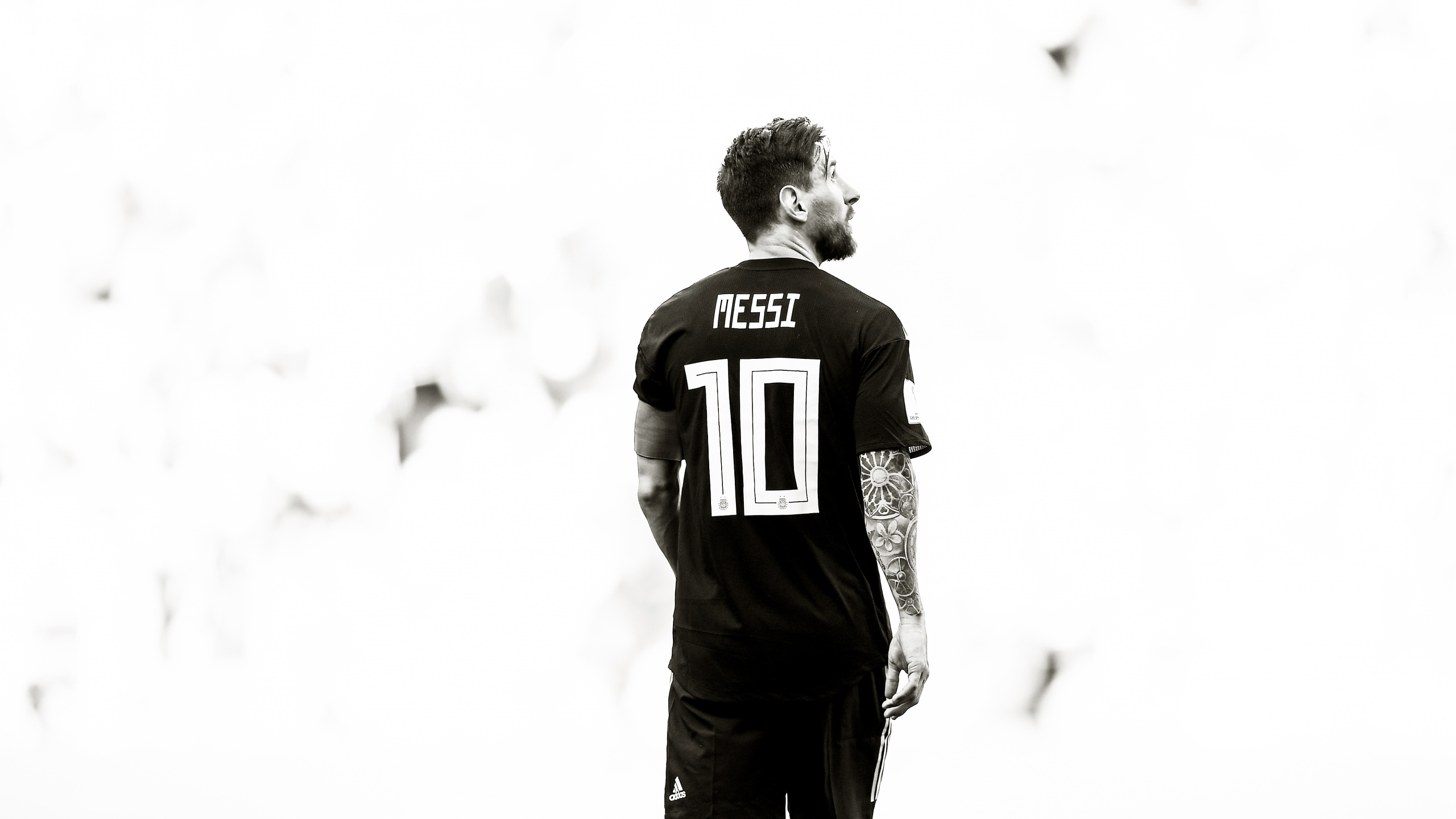 巴塞罗那足球俱乐部, 2018年世界杯, 足球运动员, 白色, 黑色的 壁纸 2560x1440 允许