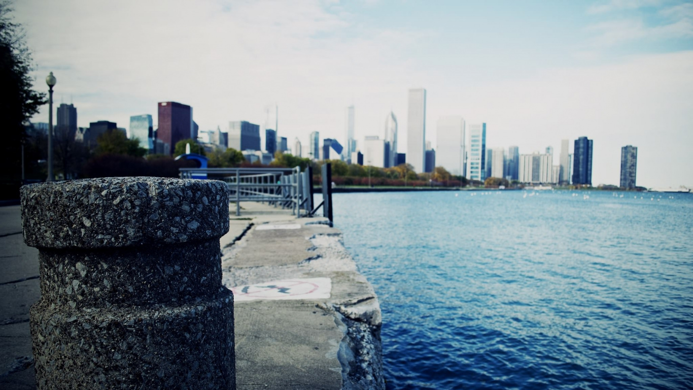 Body of Water Near City Buildings During Daytime. Wallpaper in 1366x768 Resolution