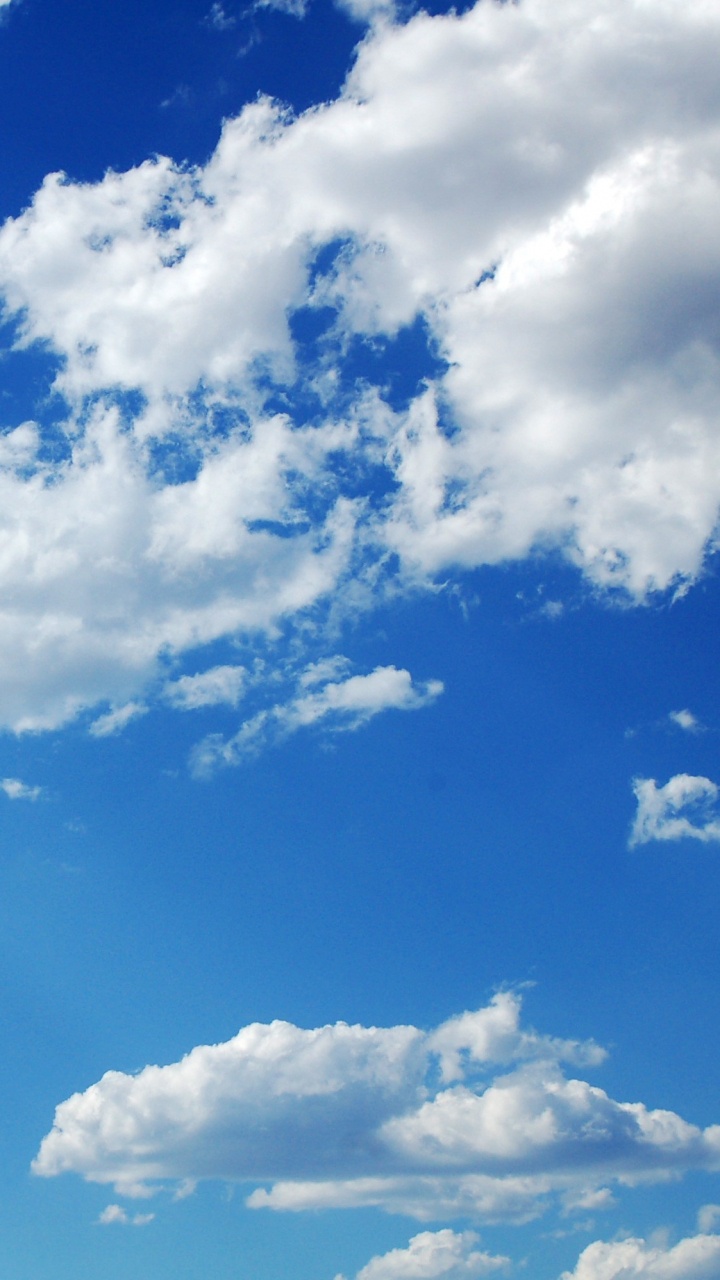 Weiße Wolken Und Blauer Himmel Tagsüber. Wallpaper in 720x1280 Resolution