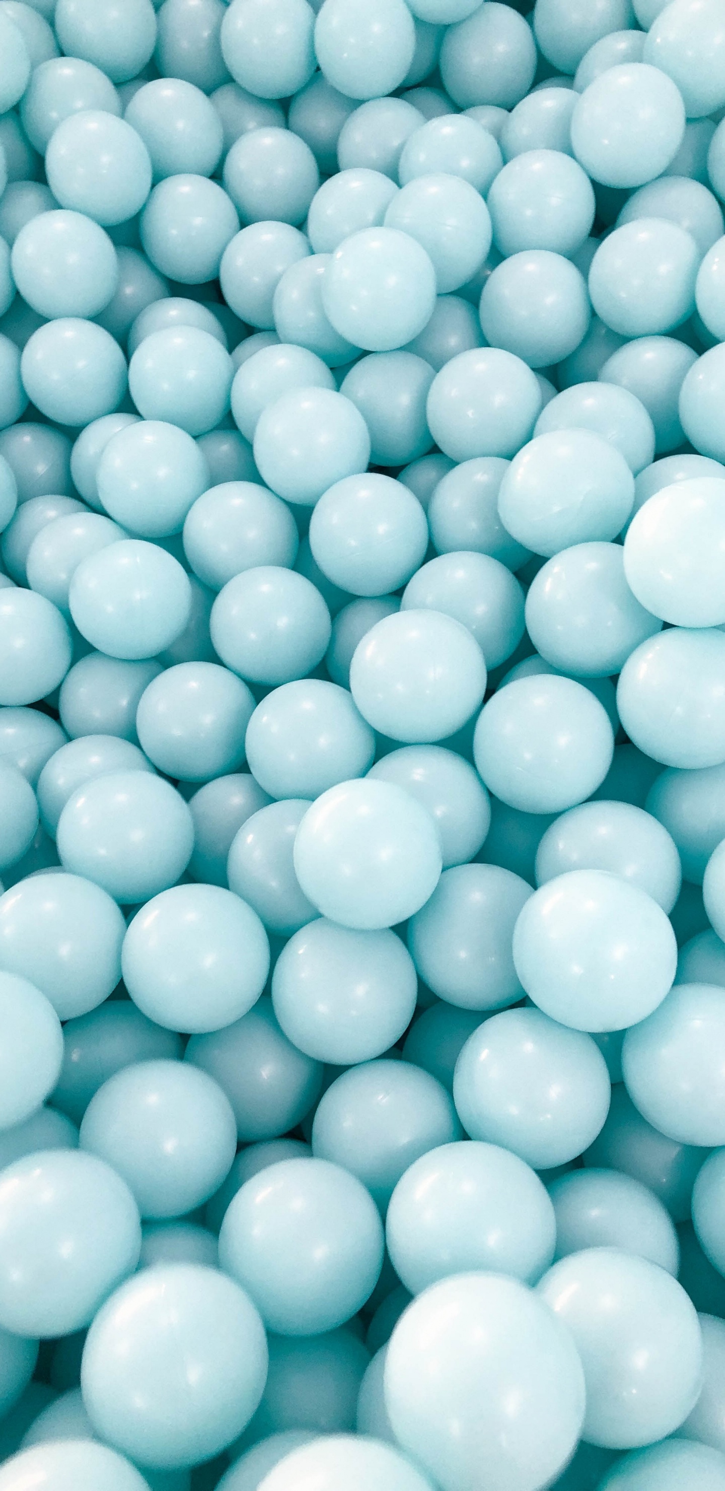 Green Round Beads on White Plastic Container. Wallpaper in 1440x2960 Resolution