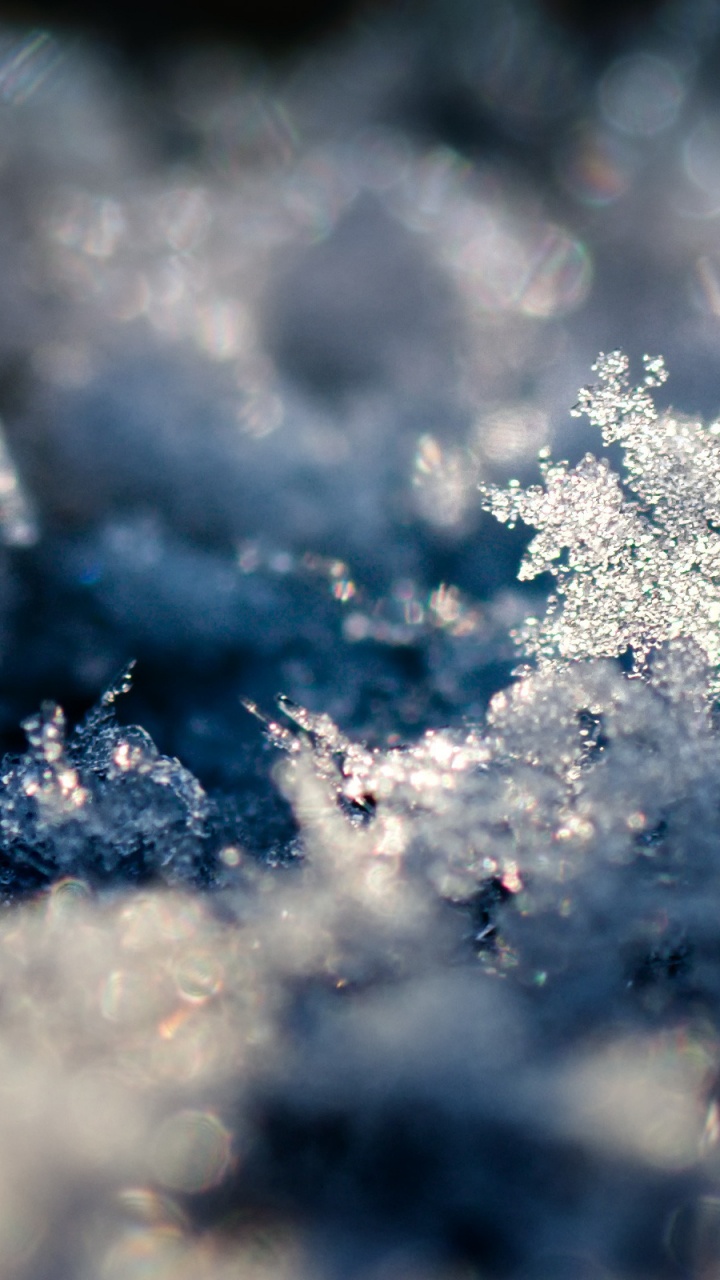 Neige Blanche Sur Fond Bleu. Wallpaper in 720x1280 Resolution