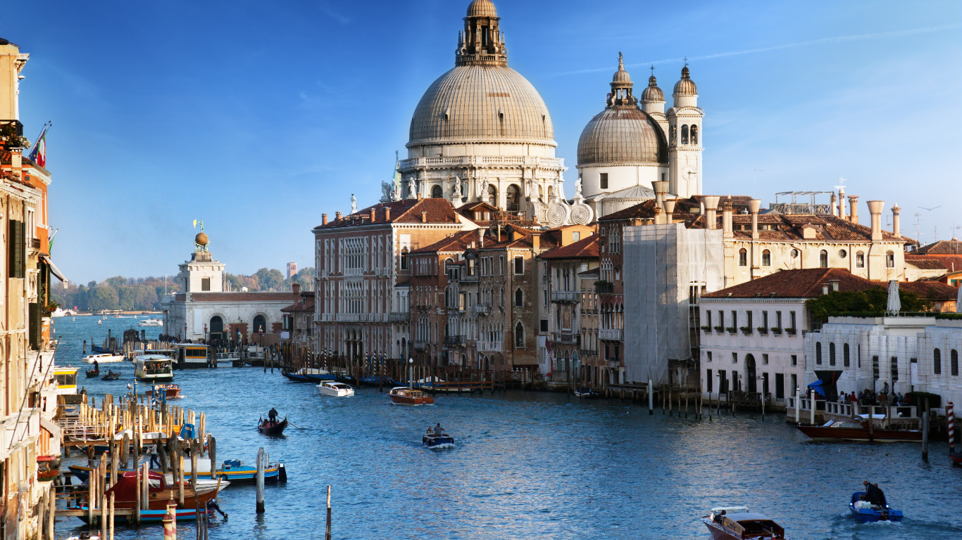 White and Brown Concrete Building Near Body of Water During Daytime. Wallpaper in 1366x768 Resolution