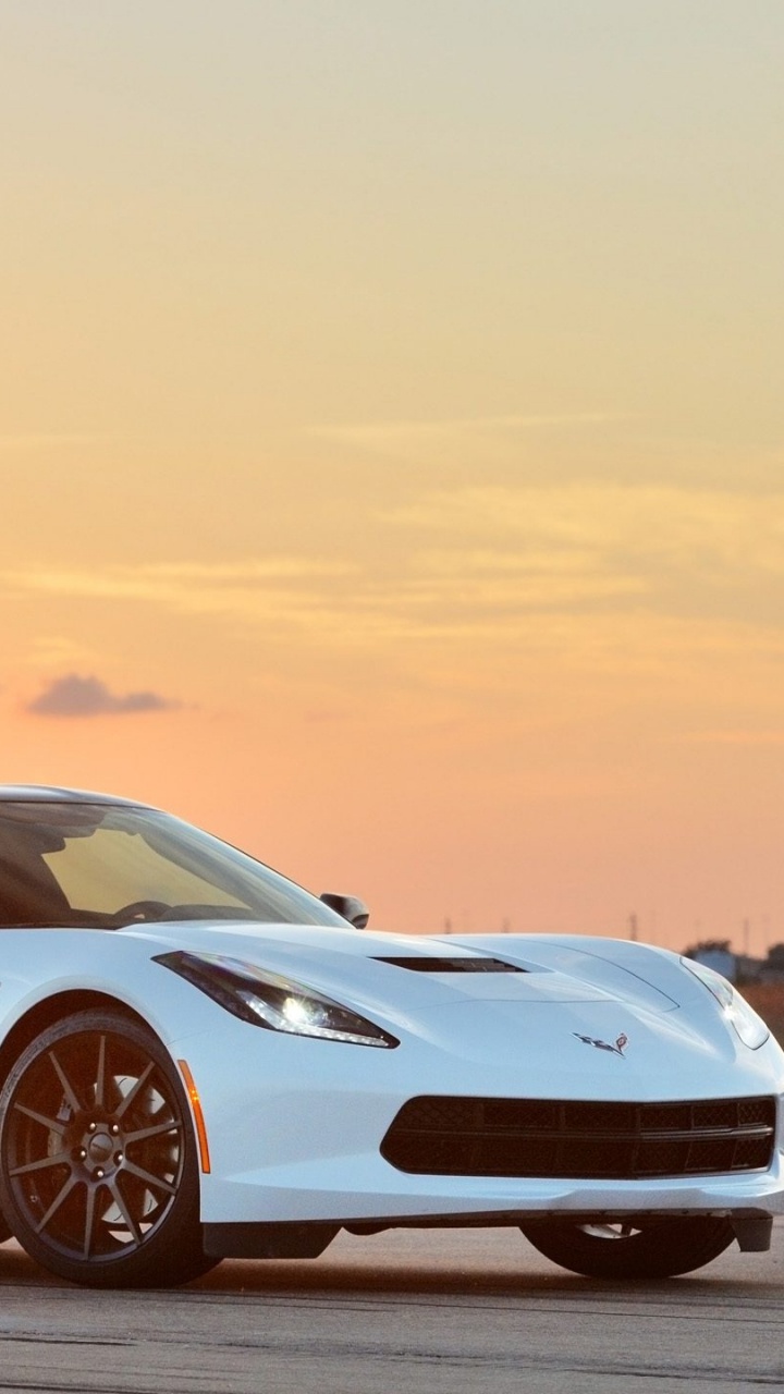 Weißer Porsche 911 an Einem Sonnigen Tag. Wallpaper in 720x1280 Resolution