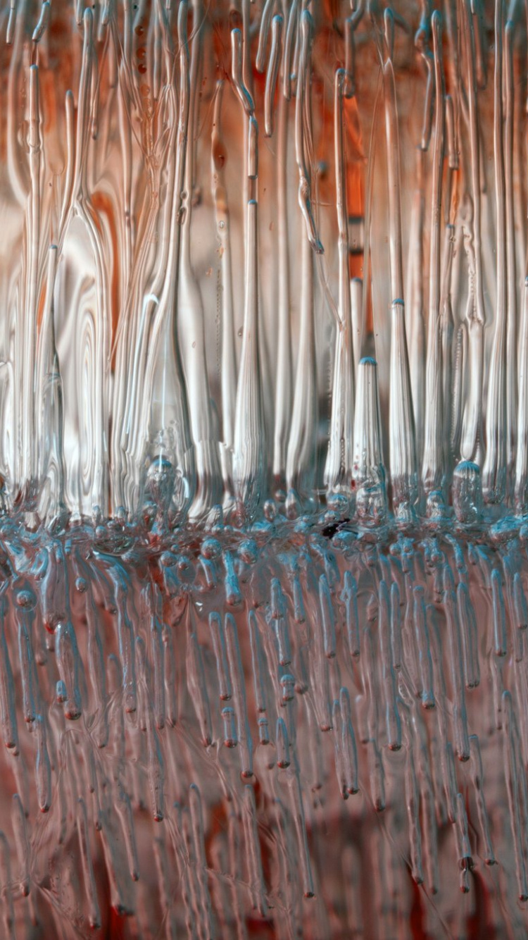 Wassertropfen Auf Brauner Holzoberfläche. Wallpaper in 750x1334 Resolution