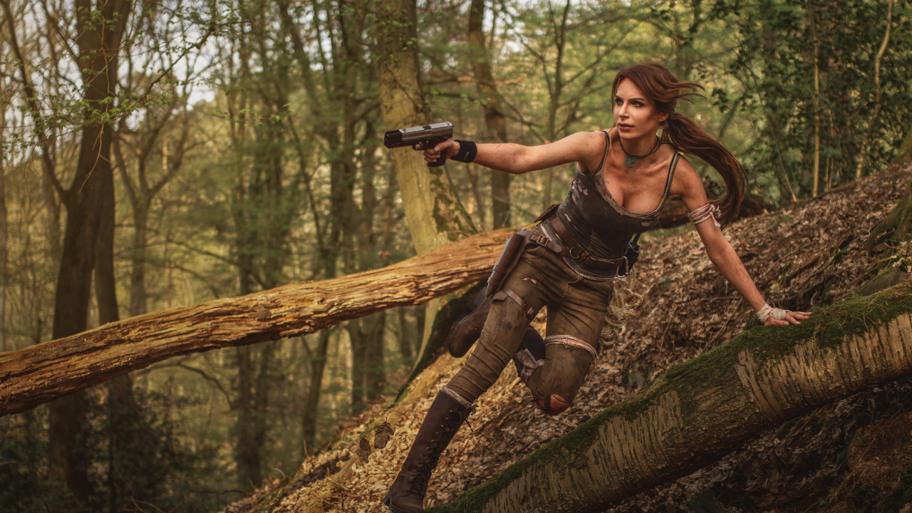 Lara Croft, Cosplay, La Gente en la Naturaleza, Entorno Natural, Bosque. Wallpaper in 1280x720 Resolution