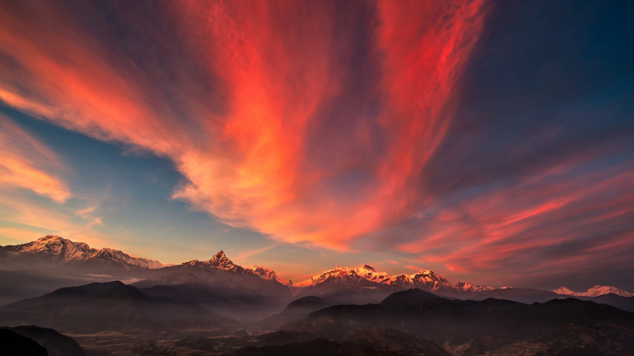 Silueta de Montañas Bajo el Cielo Naranja. Wallpaper in 1280x720 Resolution
