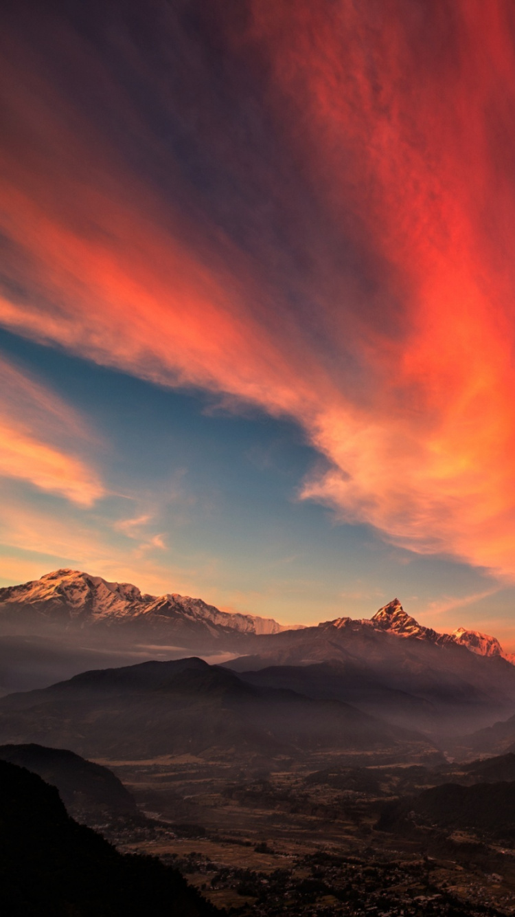 Silhouette de Montagnes Sous Ciel Orange. Wallpaper in 750x1334 Resolution