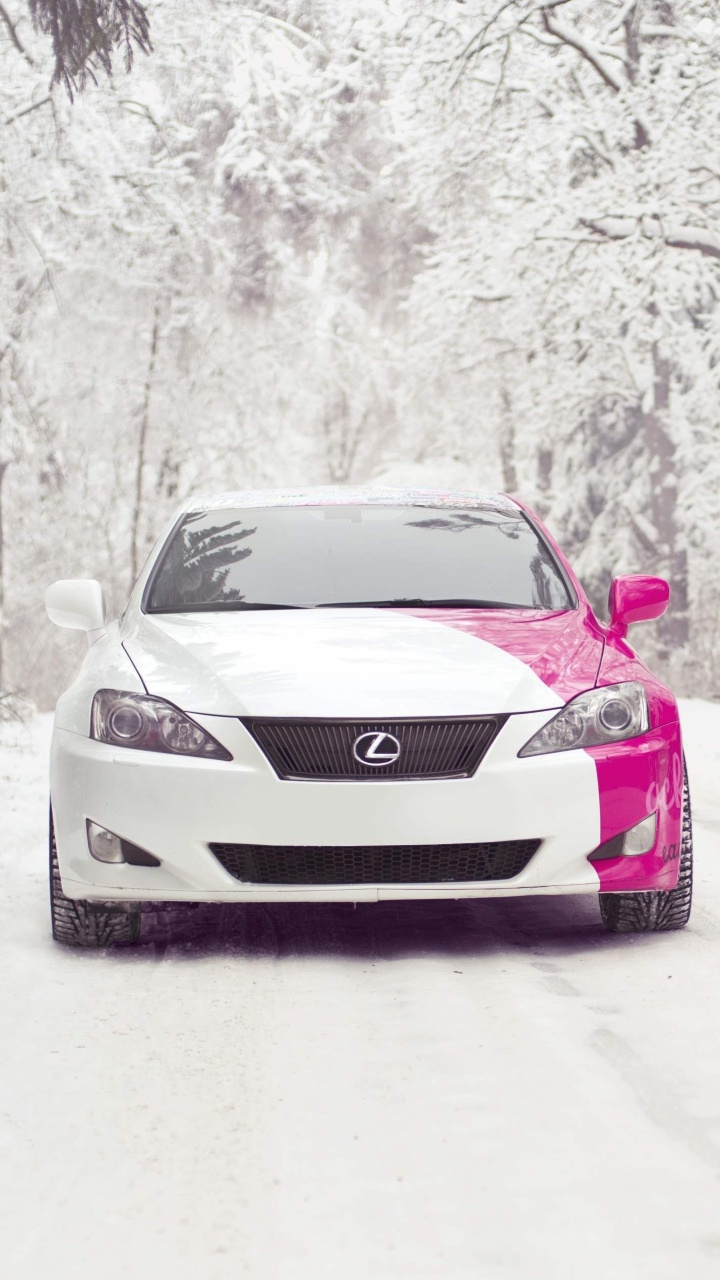 Weißes Bmw-auto Auf Schneebedeckter Straße Tagsüber. Wallpaper in 720x1280 Resolution