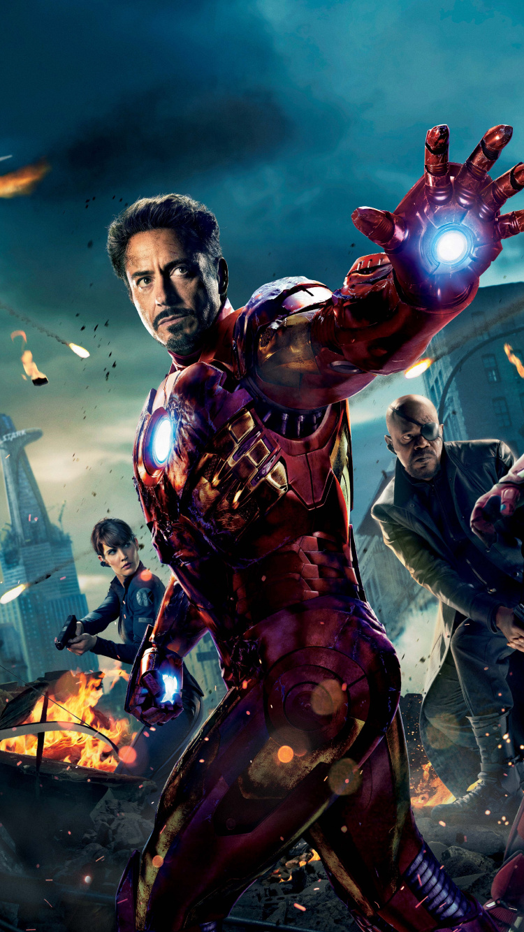 Hombre en Traje Rojo y Negro Sosteniendo Una Espada. Wallpaper in 750x1334 Resolution