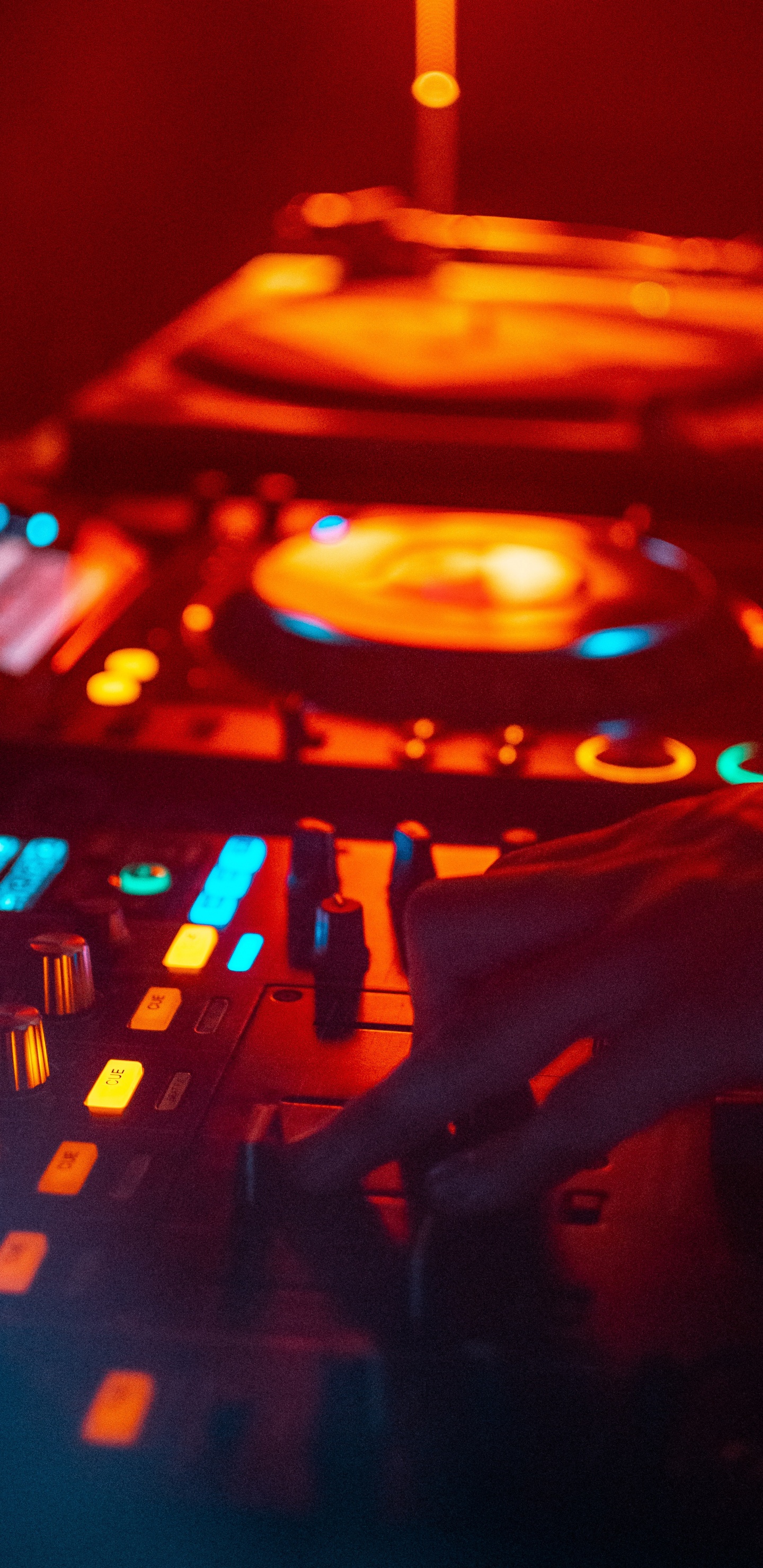 Wasser, Licht, Orange, Nacht, Reflexion. Wallpaper in 1440x2960 Resolution