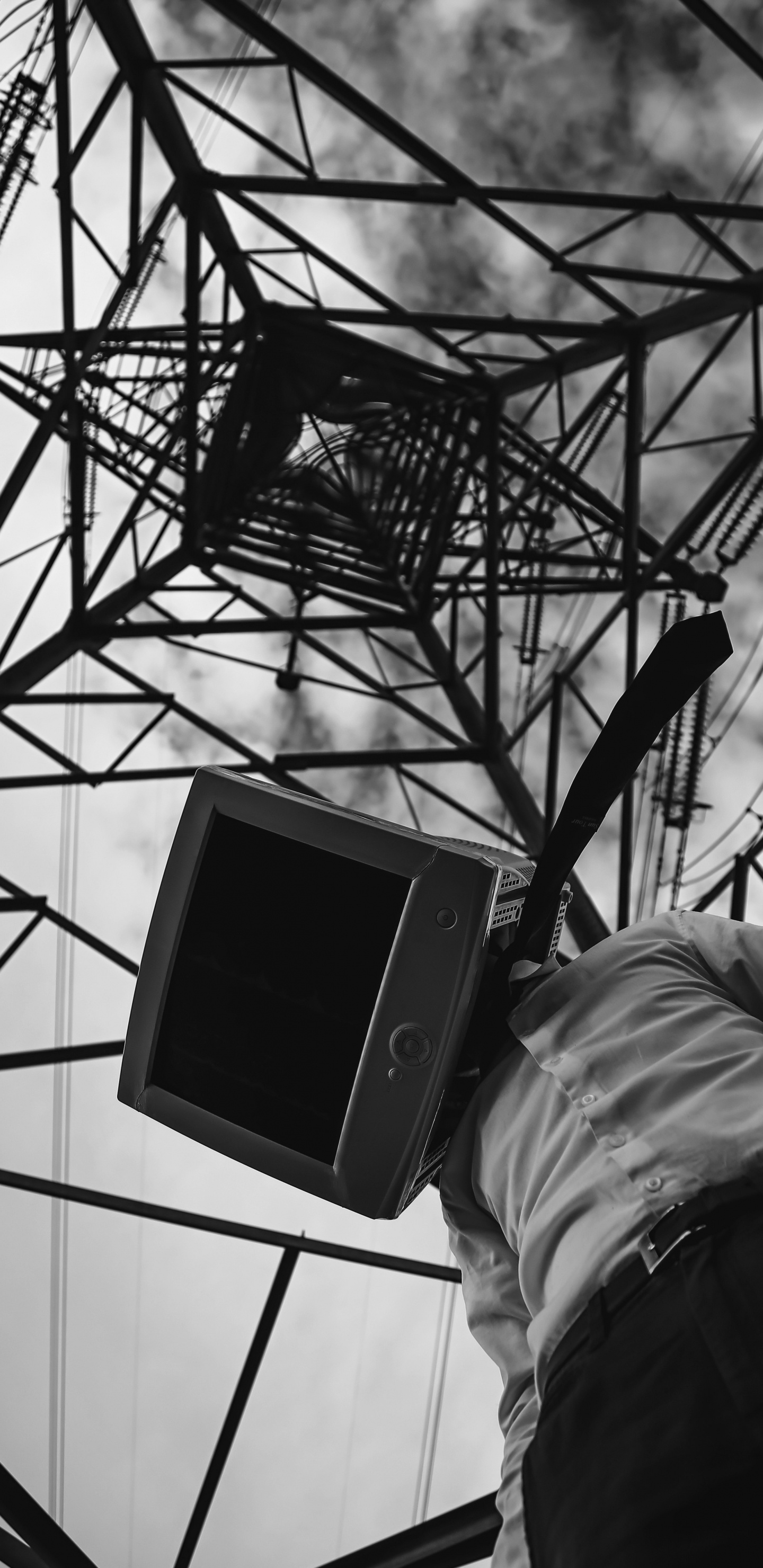 Personne en Chemise Blanche et Pantalon Blanc Debout Devant la Tour Noire et Blanche. Wallpaper in 1440x2960 Resolution