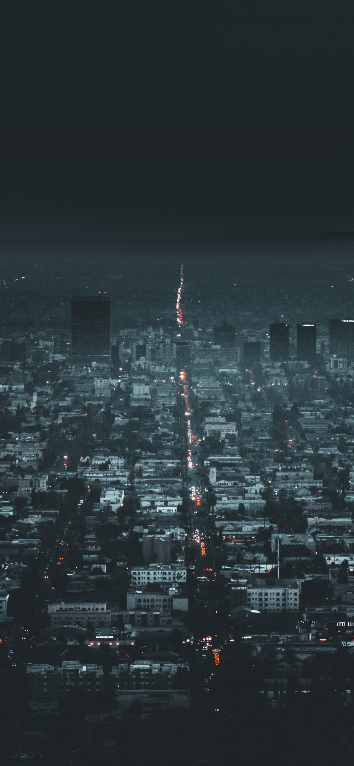 Luftaufnahme Von Stadtgebäuden Während Der Nacht. Wallpaper in 1125x2436 Resolution