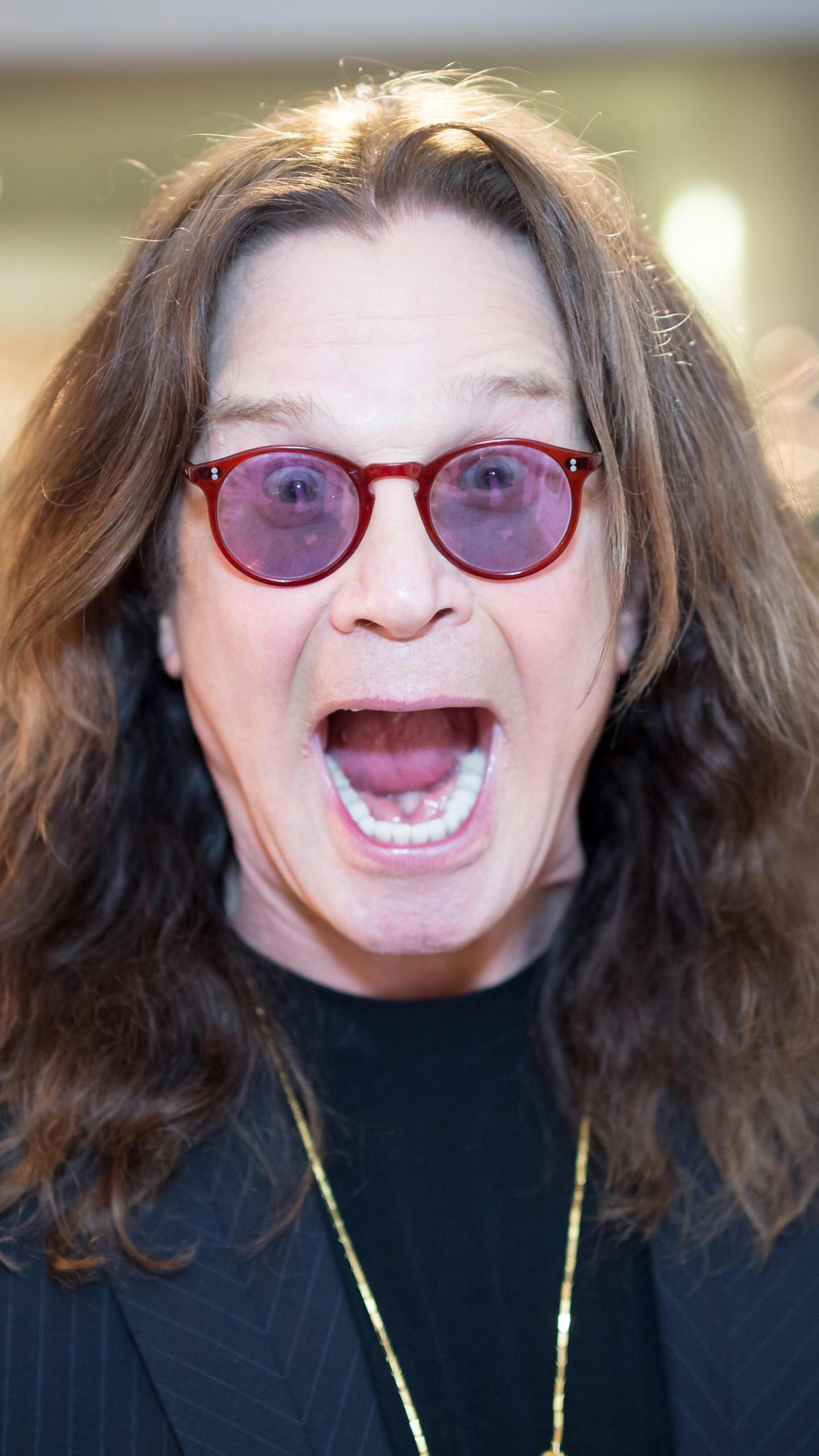 Ozzy Osbourne, Pas Plus de Tours II, Black Sabbath, Lunettes, Sourire. Wallpaper in 1440x2560 Resolution