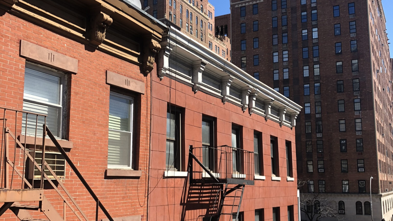 New York City, Fenster, Nachbarschaft, Fassade, Gebäude. Wallpaper in 1366x768 Resolution