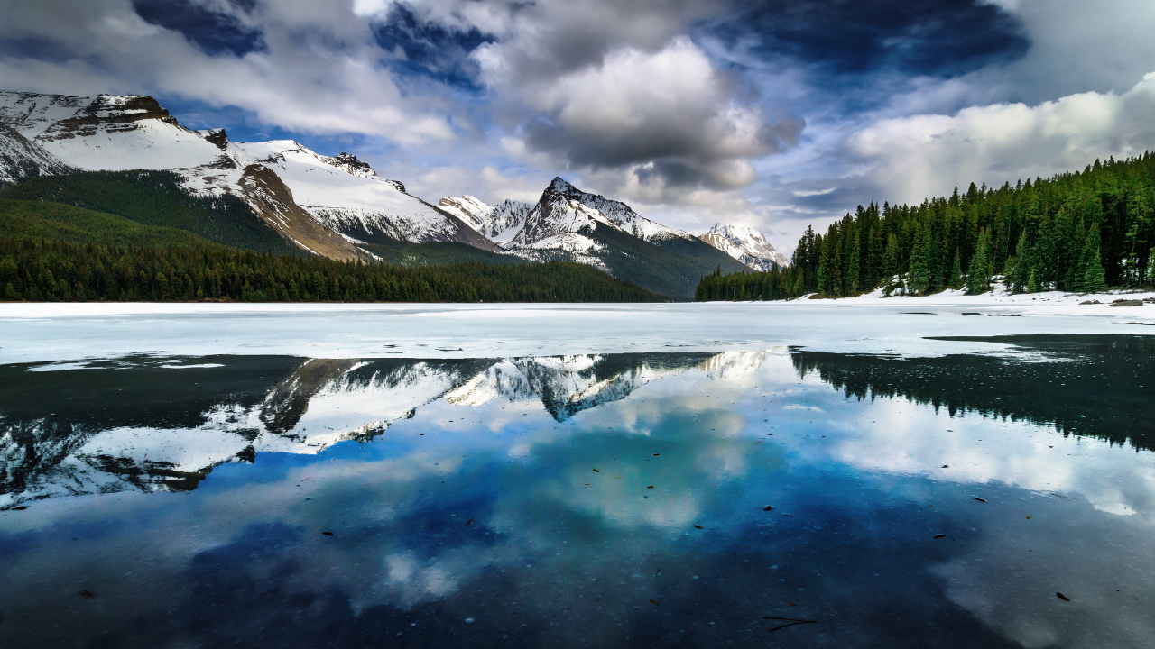 Snow Covered Mountain Near Green Pine Trees Under White Clouds and Blue Sky During Daytime. Wallpaper in 1280x720 Resolution