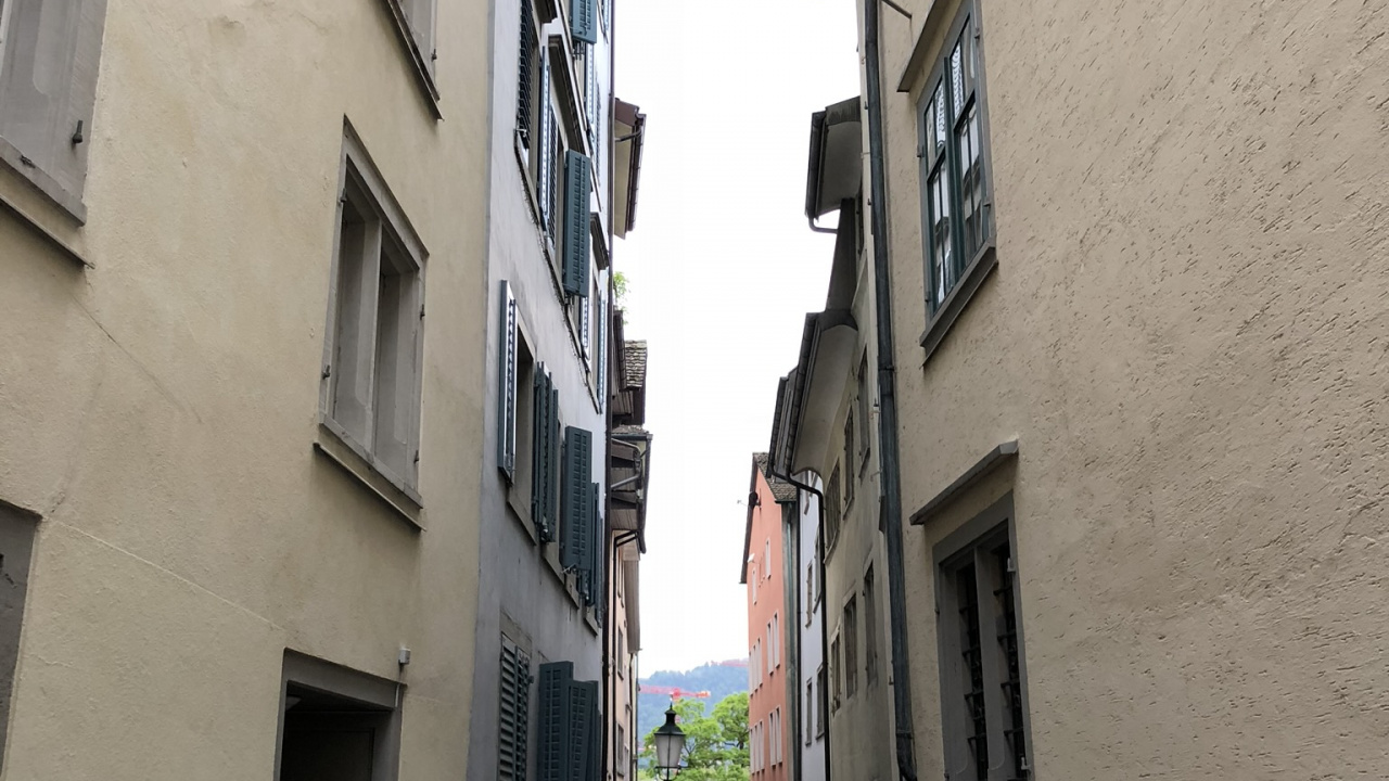 Gasse, Road, Fenster, Stadt, Nachbarschaft. Wallpaper in 1280x720 Resolution