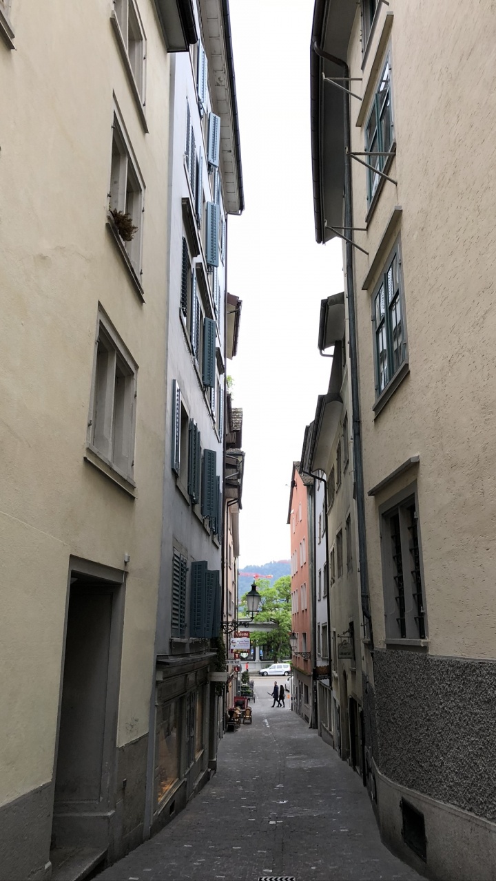 Gasse, Road, Fenster, Stadt, Nachbarschaft. Wallpaper in 720x1280 Resolution