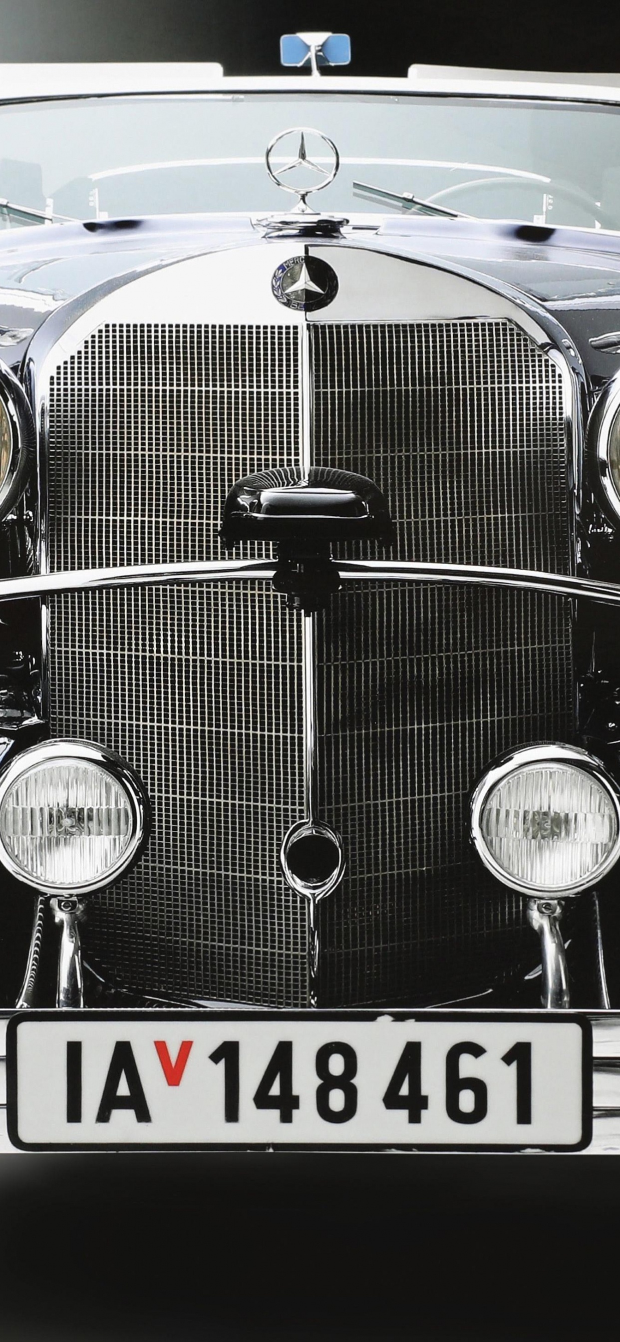 Black and Silver Vintage Car. Wallpaper in 1242x2688 Resolution