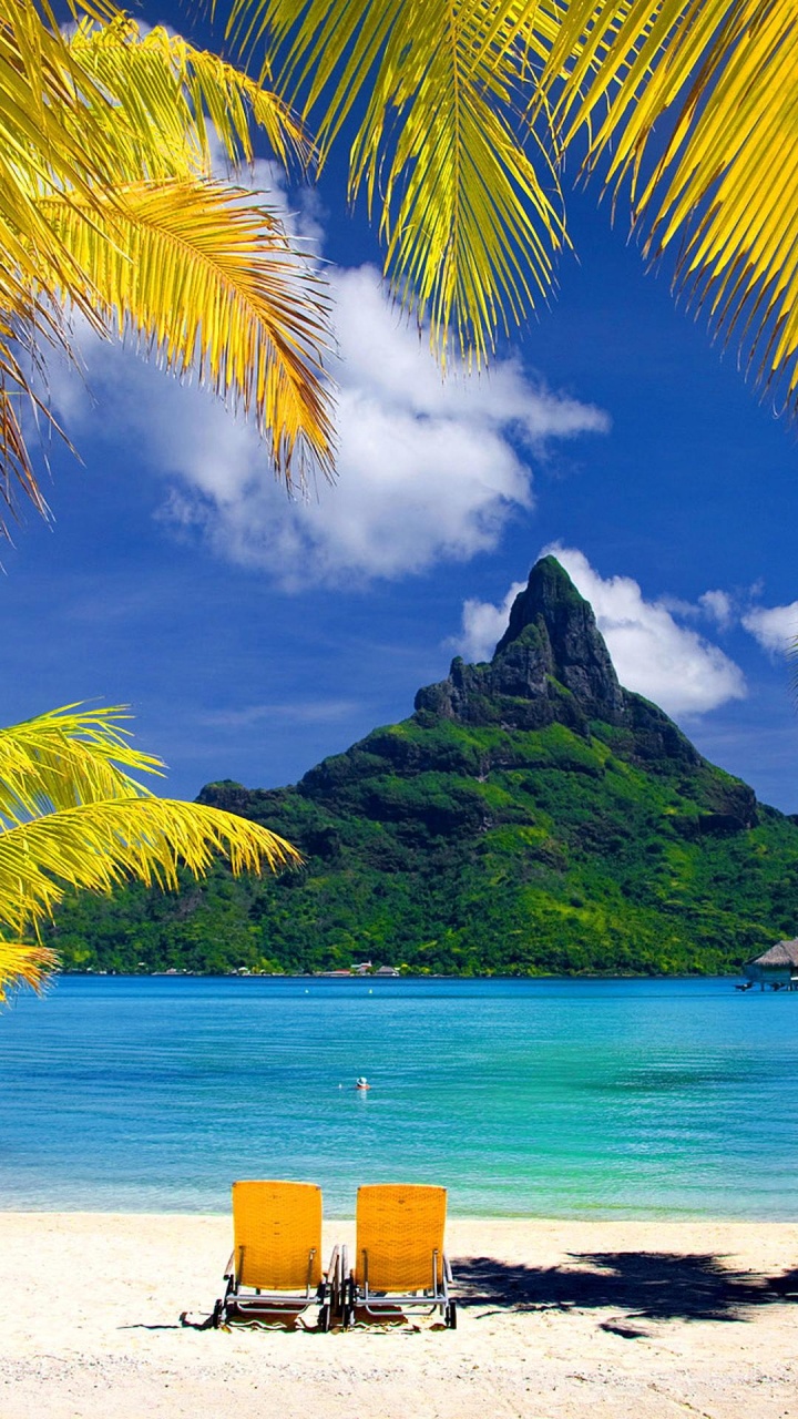 Brown Wooden Bench on White Sand Beach During Daytime. Wallpaper in 720x1280 Resolution