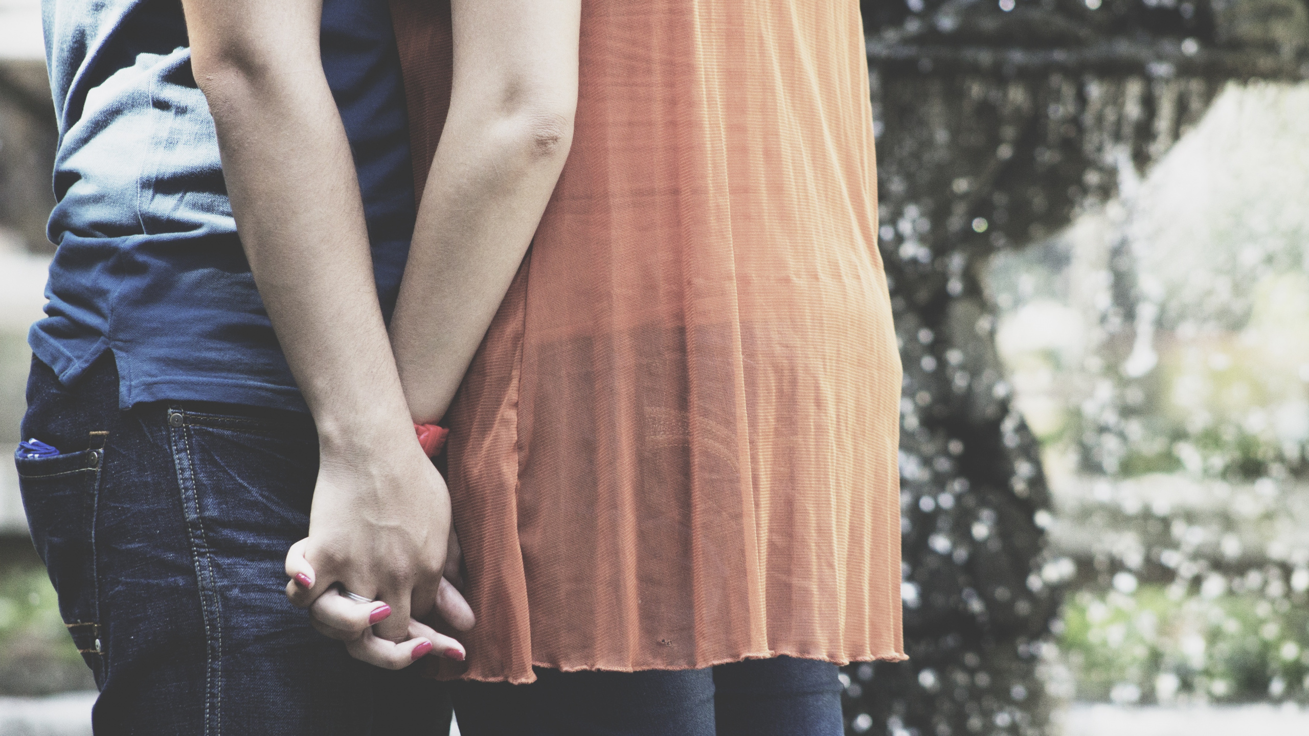 Romantik, Kleidung, Arm, Bein, Hand. Wallpaper in 2560x1440 Resolution