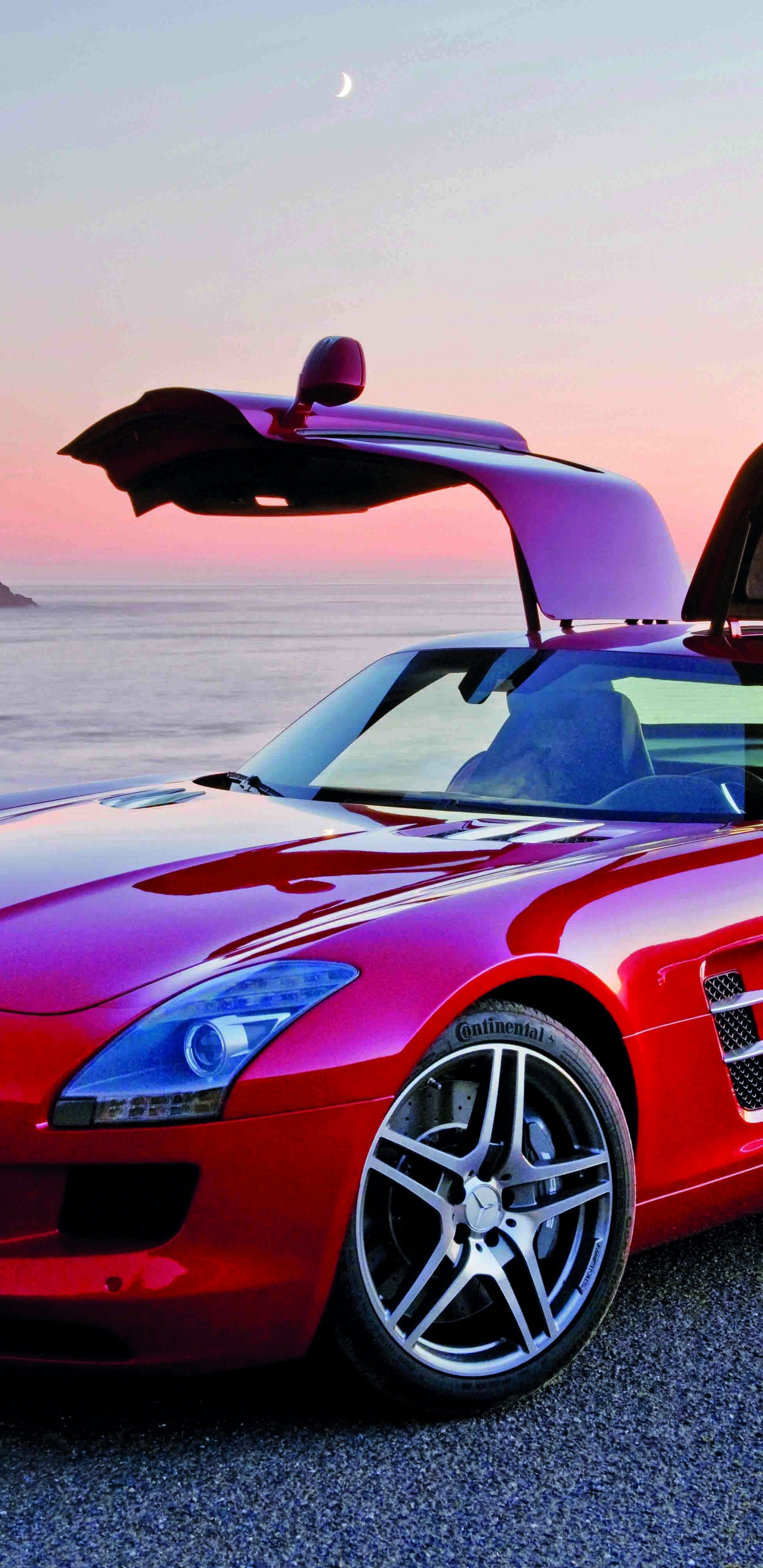 Ferrari 458 Italia Rojo Sobre Arena Gris Durante el Día. Wallpaper in 1440x2960 Resolution