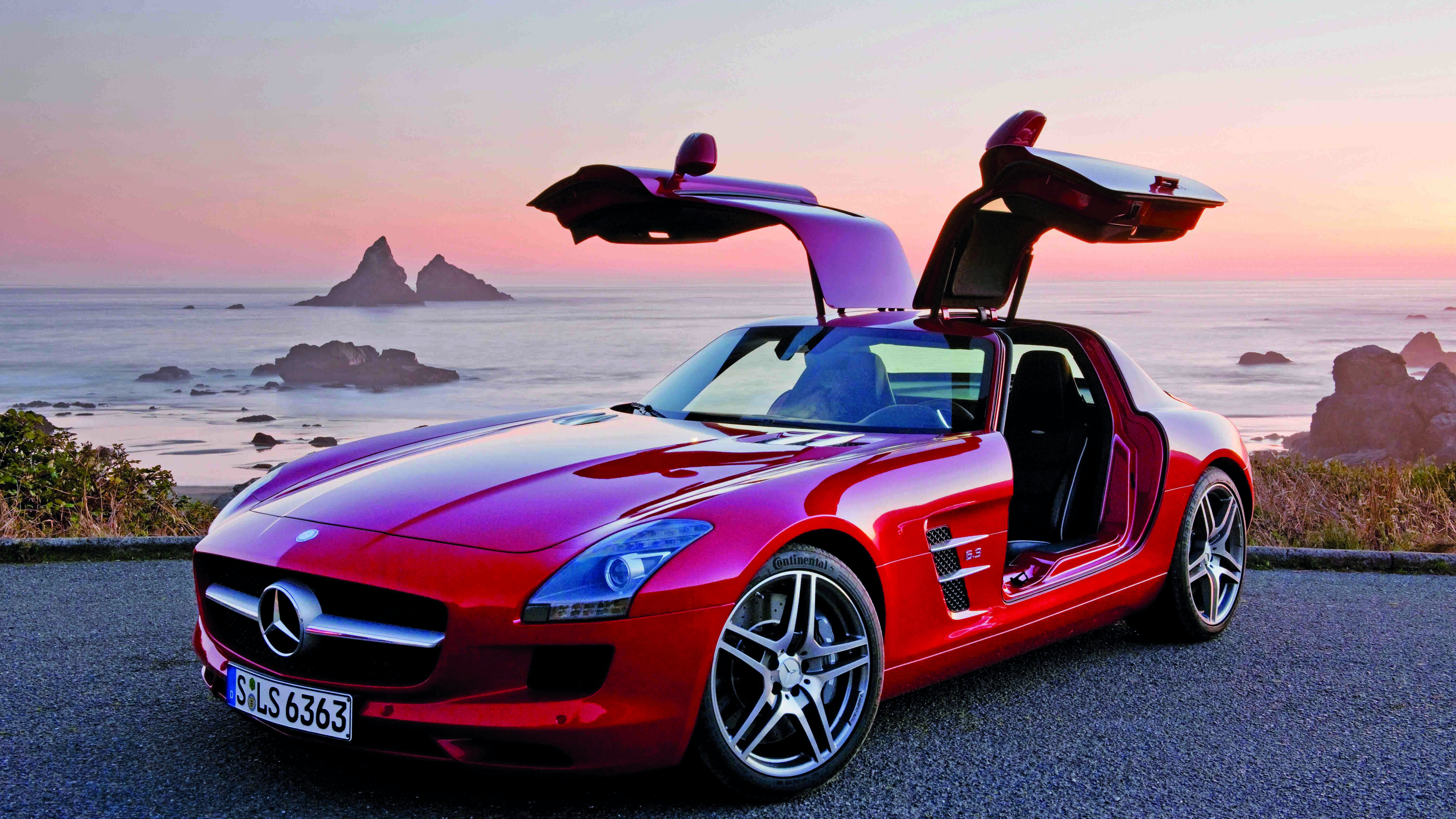 Ferrari 458 Italia Rojo Sobre Arena Gris Durante el Día. Wallpaper in 3840x2160 Resolution