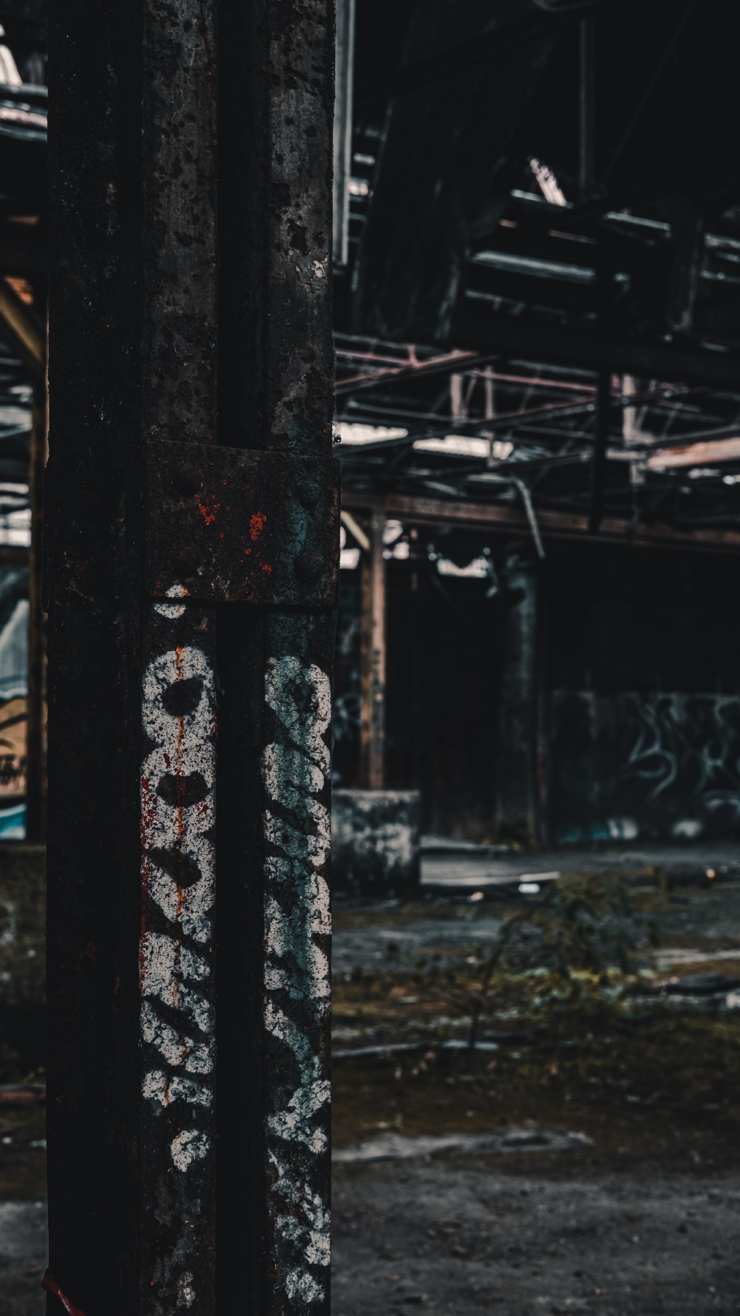 Schwarz-weißer Holzpfosten. Wallpaper in 1080x1920 Resolution