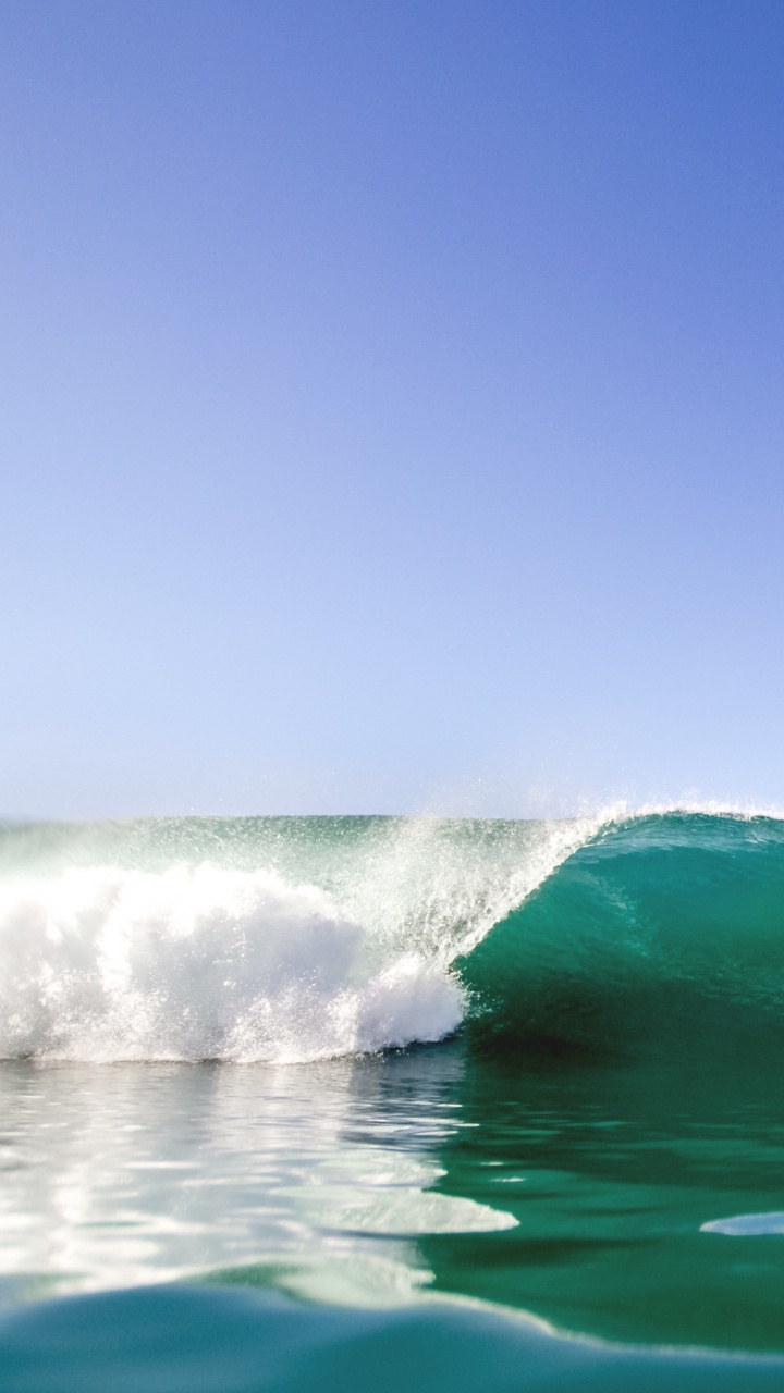 Vagues de L'océan Sous le Ciel Bleu Pendant la Journée. Wallpaper in 720x1280 Resolution