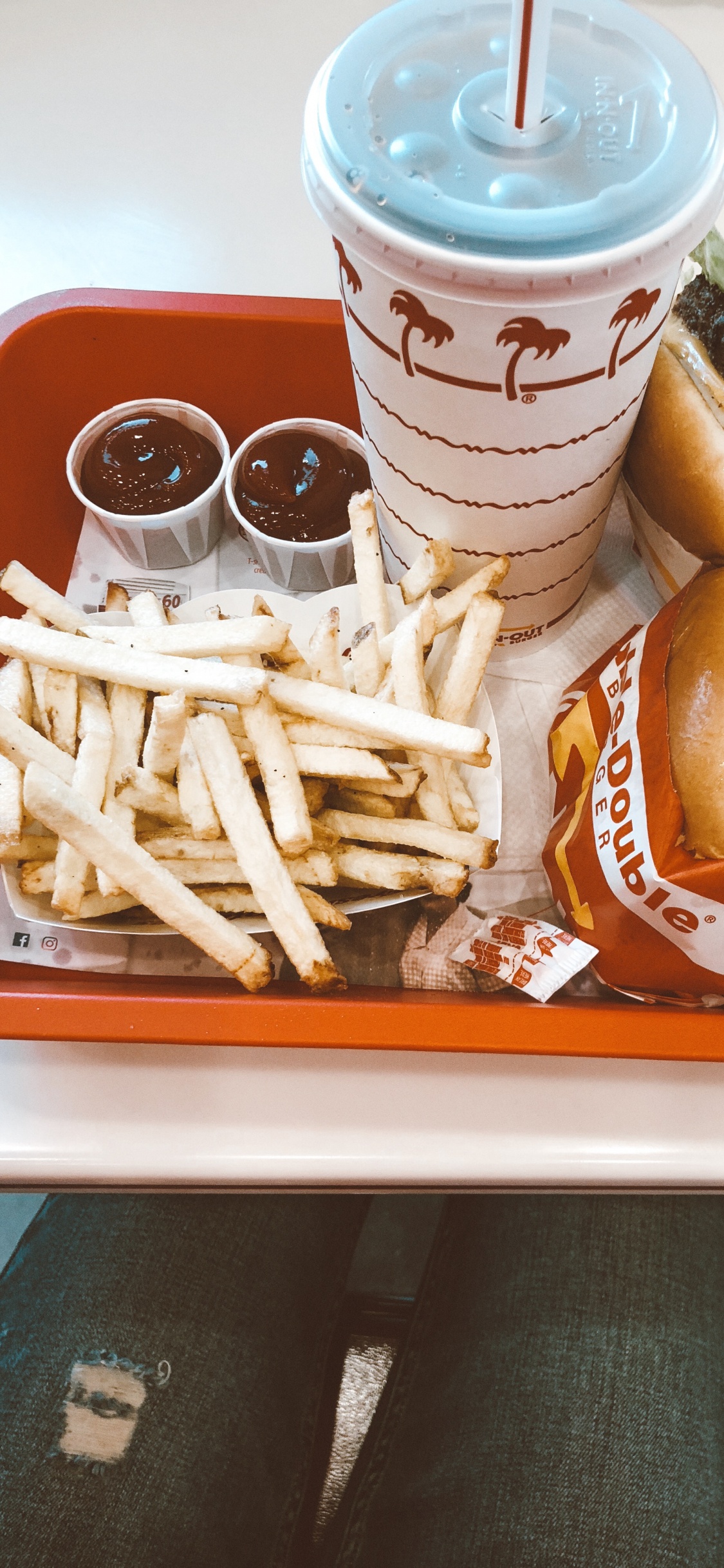 n Out, French Fries, Vegetarian Cuisine, Junk Food, Breakfast. Wallpaper in 1125x2436 Resolution