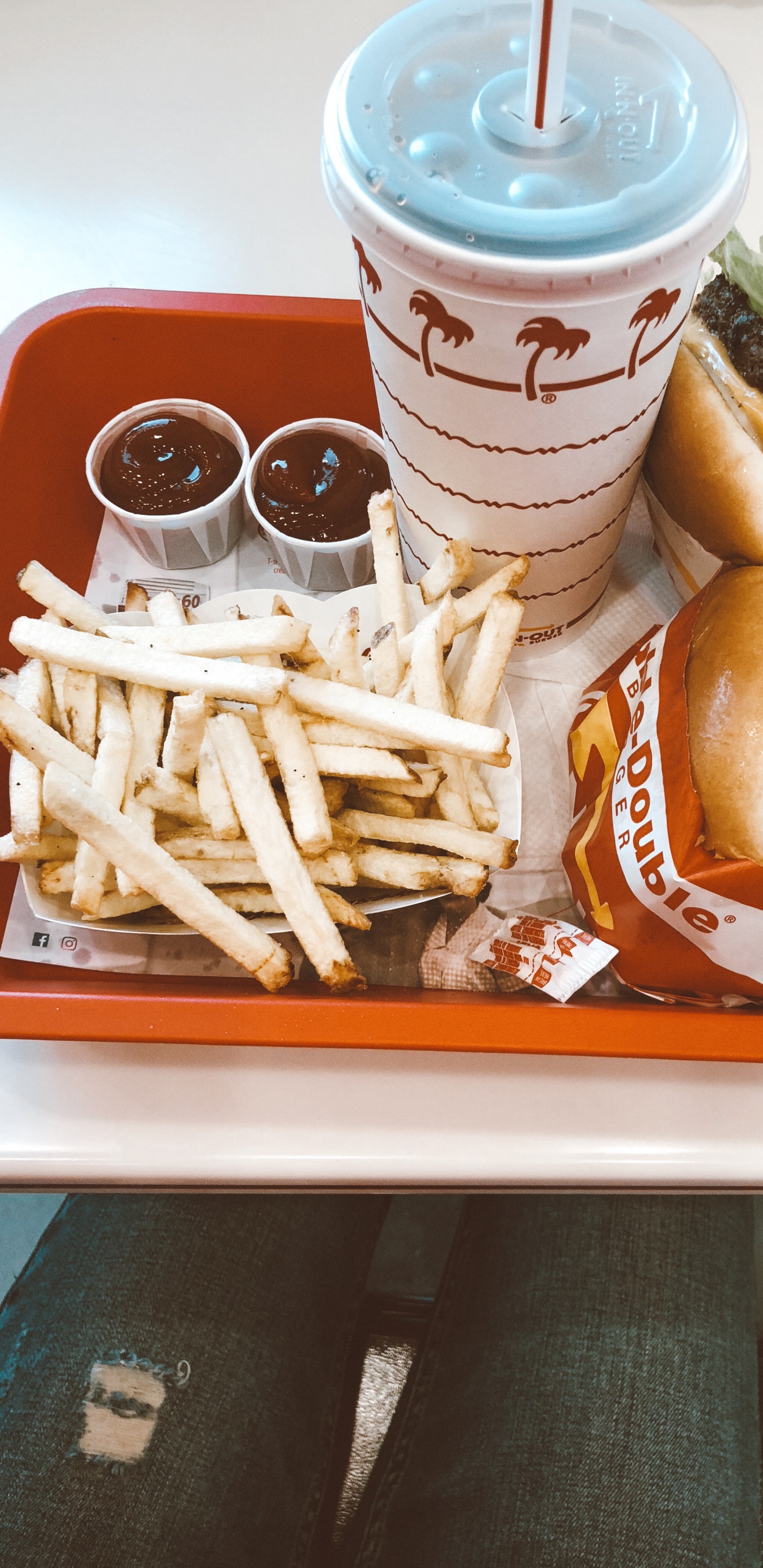 n Out, French Fries, Vegetarian Cuisine, Junk Food, Breakfast. Wallpaper in 1440x2960 Resolution
