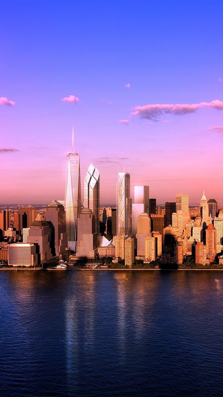 Skyline Der Stadt Über Gewässer Während Des Tages. Wallpaper in 750x1334 Resolution